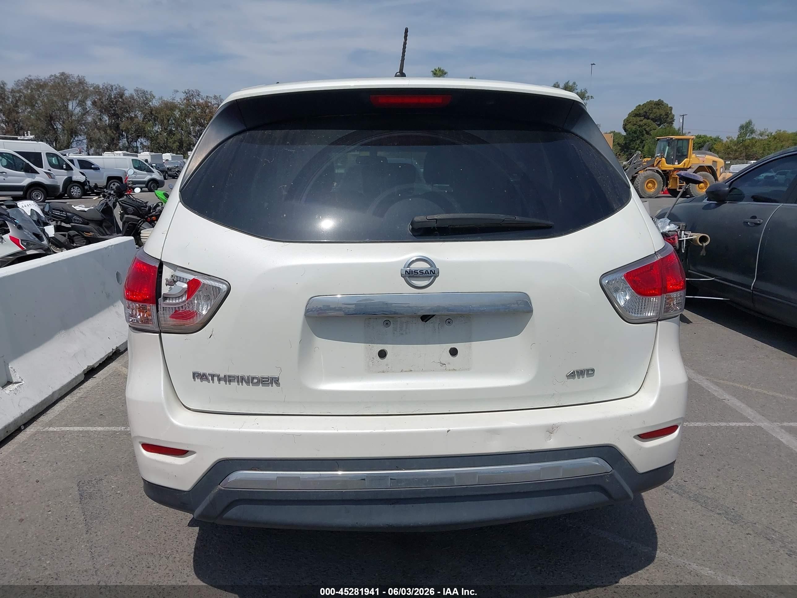 2015 Nissan Pathfinder S White vin: 5N1AR2MM0FC626721