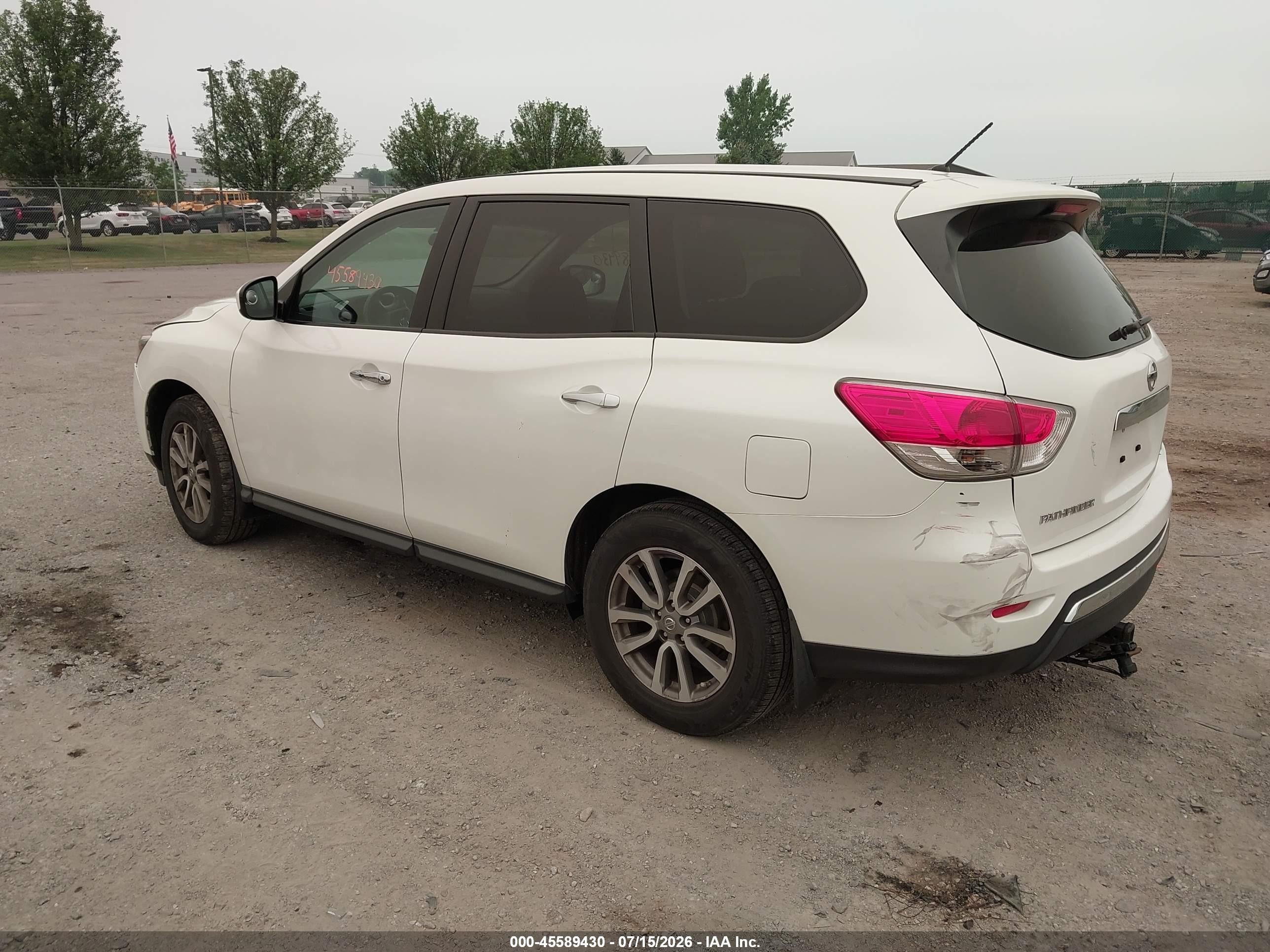 2015 Nissan Pathfinder S White vin: 5N1AR2MM0FC640182