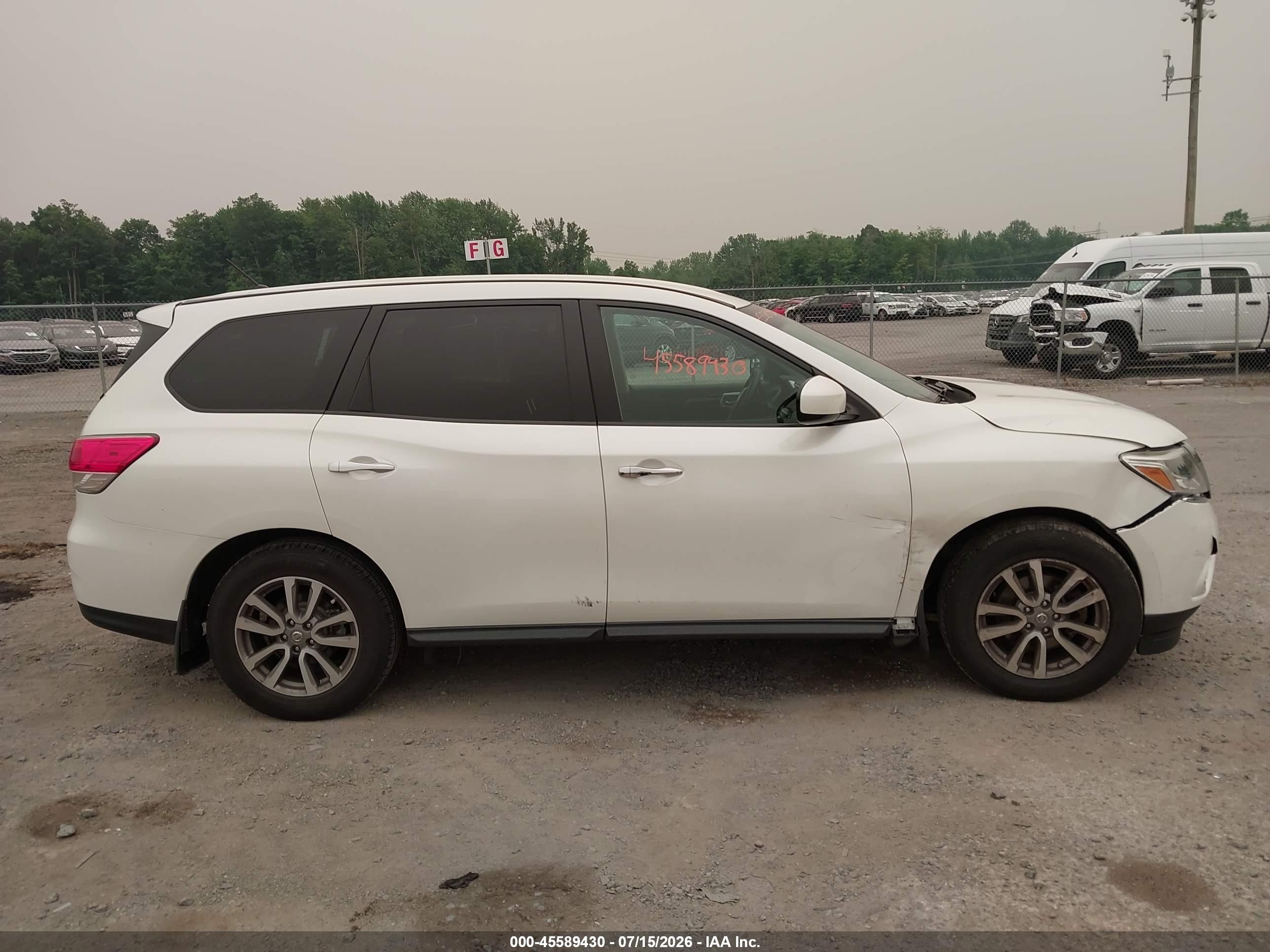 2015 Nissan Pathfinder S White vin: 5N1AR2MM0FC640182