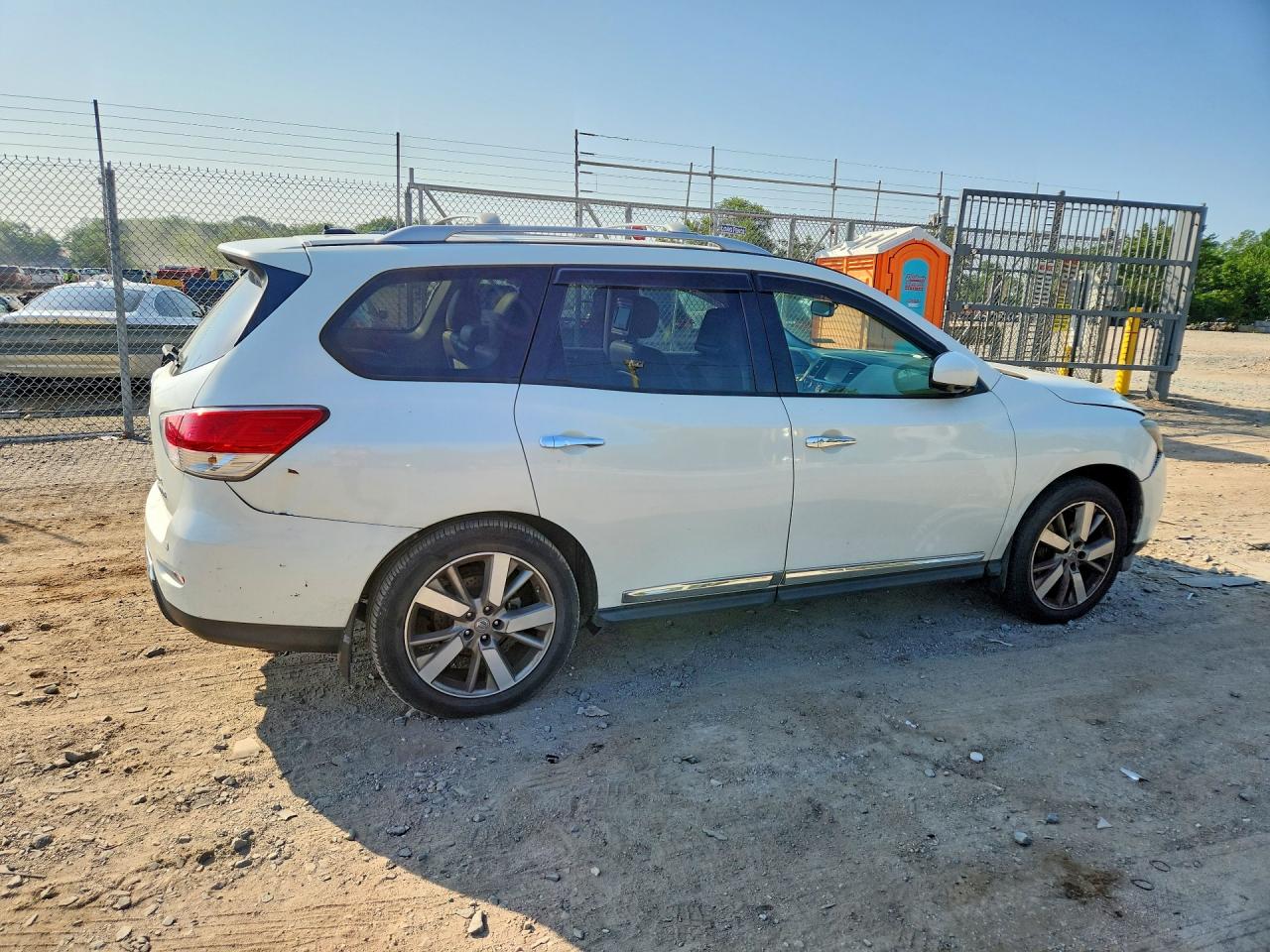 2015 Nissan Pathfinder S White vin: 5N1AR2MM0FC655183