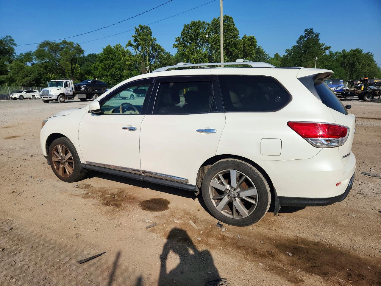 2015 Nissan Pathfinder S White vin: 5N1AR2MM0FC655183