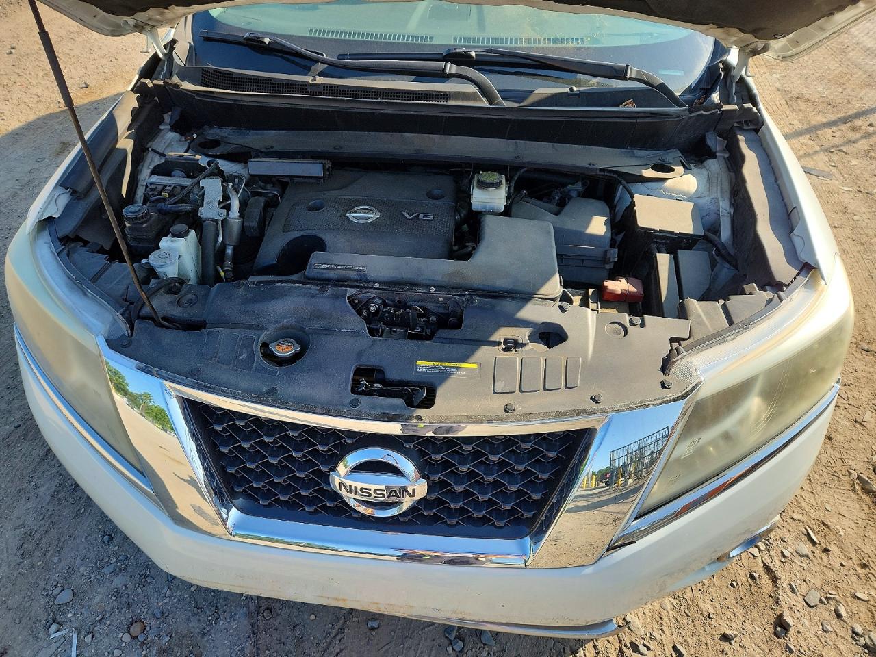 2015 Nissan Pathfinder S White vin: 5N1AR2MM0FC655183