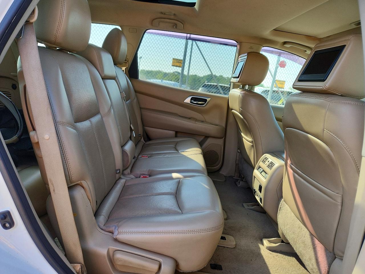 2015 Nissan Pathfinder S White vin: 5N1AR2MM0FC655183