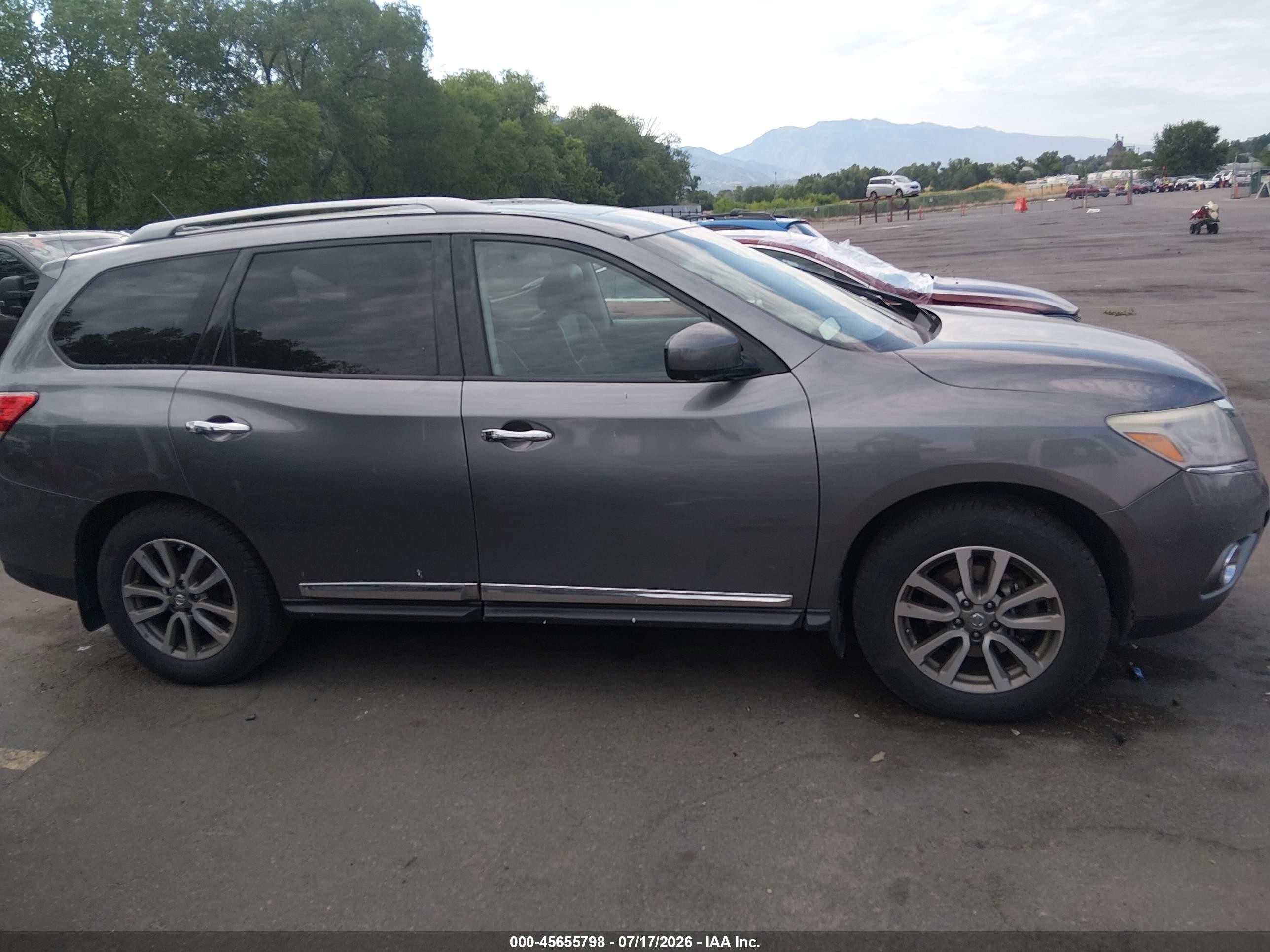 2015 Nissan Pathfinder Sl Серебряный vin: 5N1AR2MM0FC675773