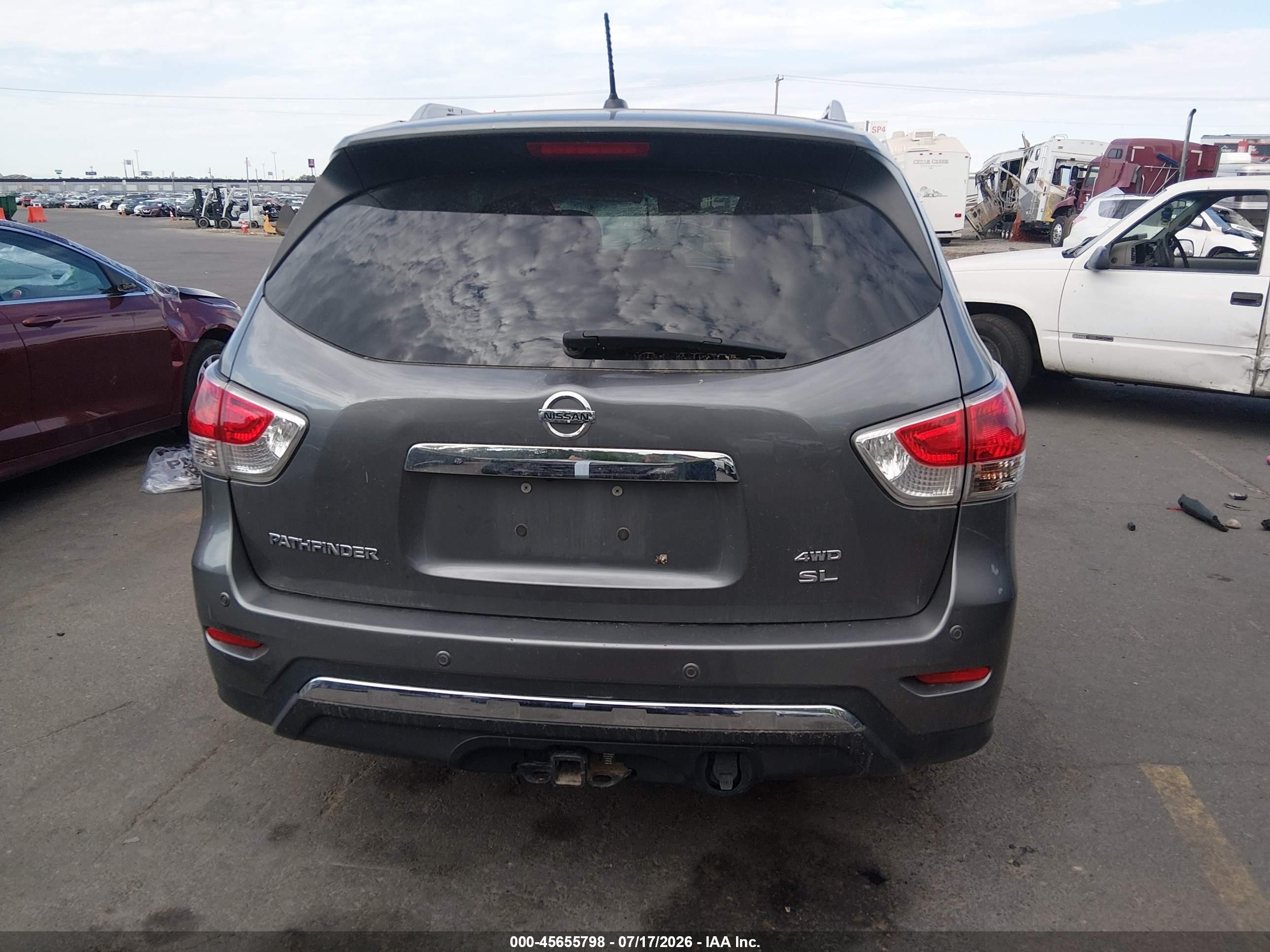 2015 Nissan Pathfinder Sl Серебряный vin: 5N1AR2MM0FC675773