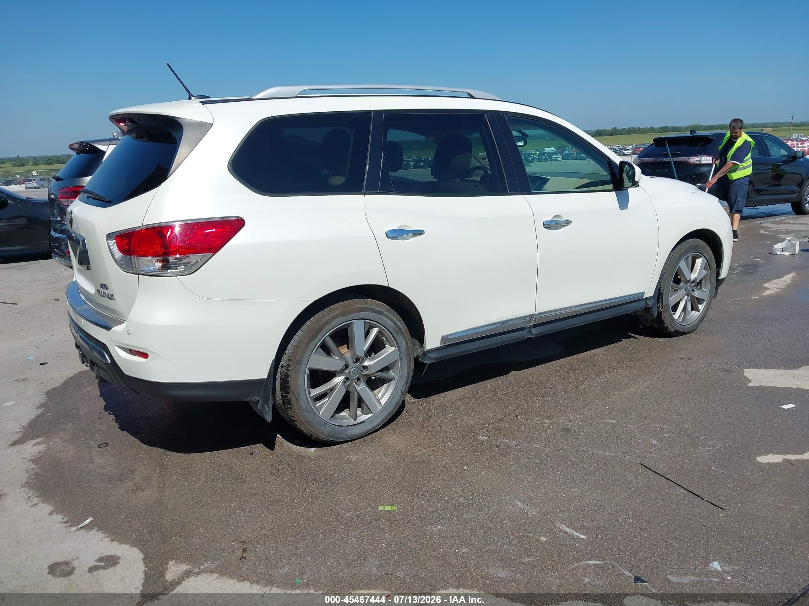 2015 Nissan Pathfinder Platinum White vin: 5N1AR2MM0FC710313