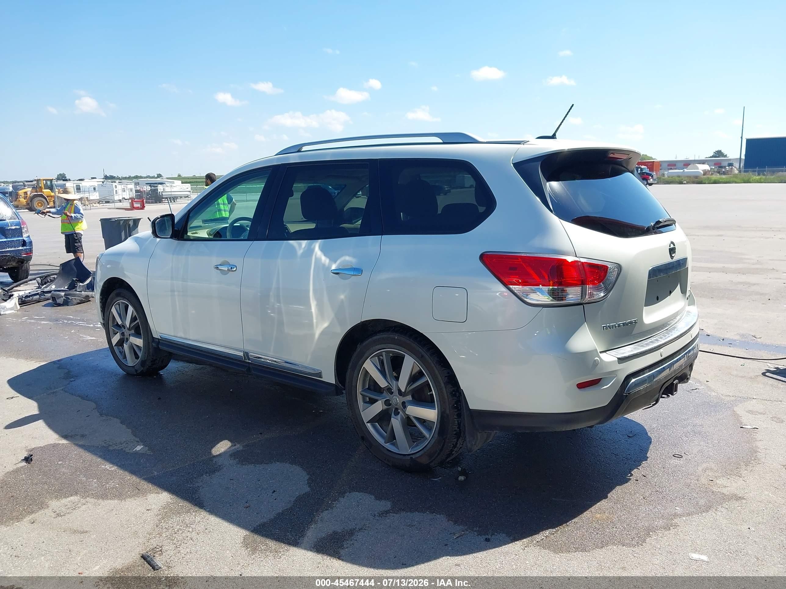 2015 Nissan Pathfinder Platinum White vin: 5N1AR2MM0FC710313