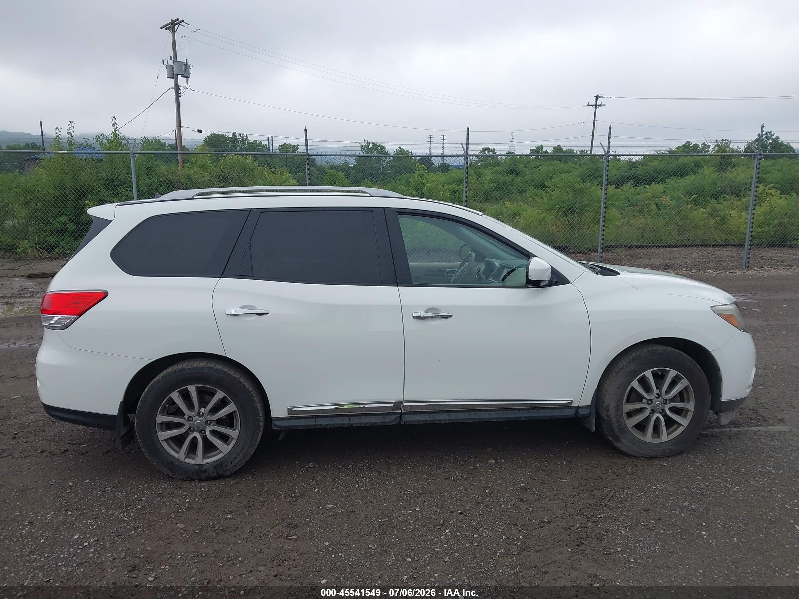 2015 Nissan Pathfinder Sl Белый vin: 5N1AR2MM0FC715625