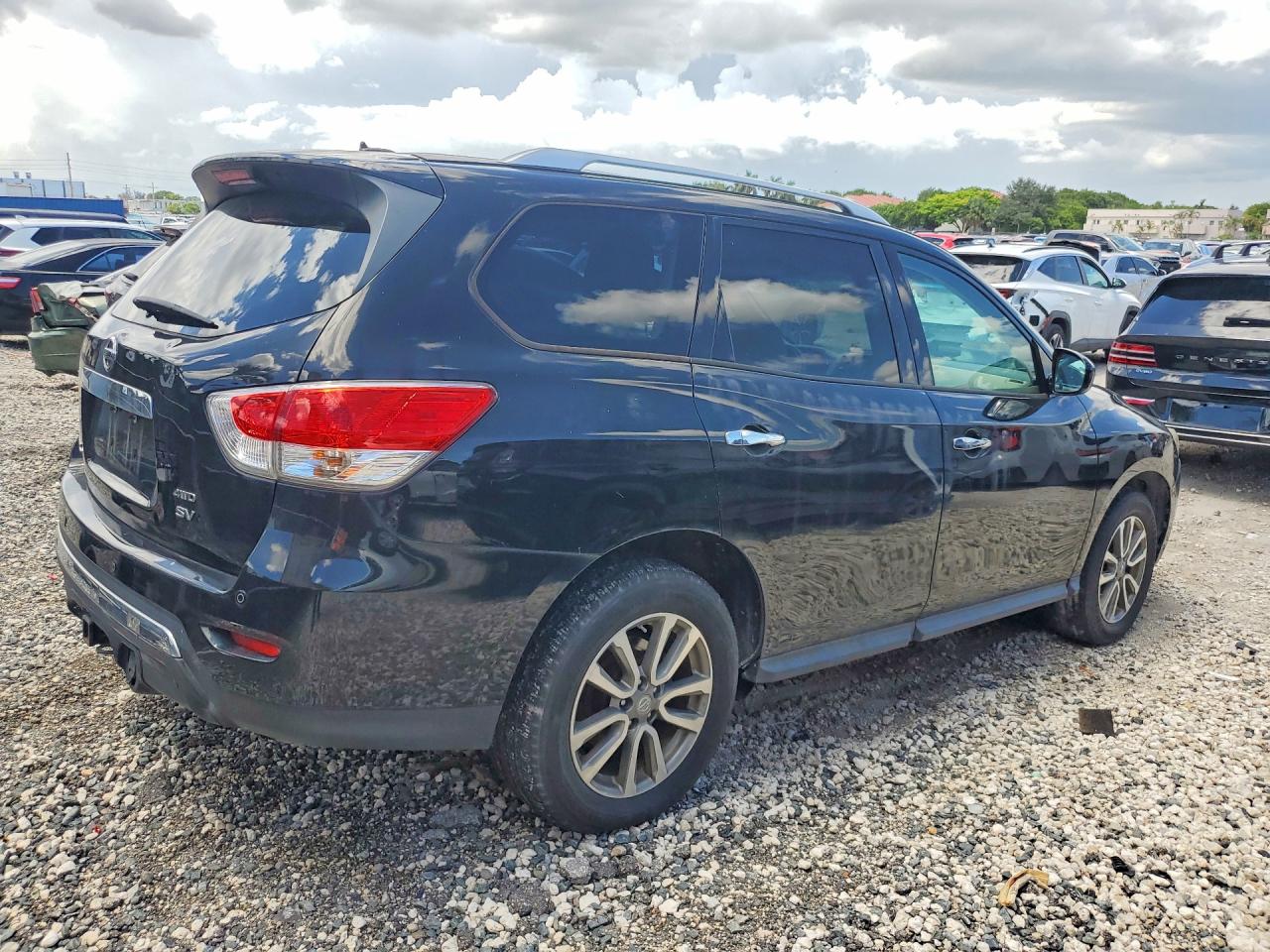 2016 Nissan Pathfinder Sv Черный vin: 5N1AR2MM0GC615655