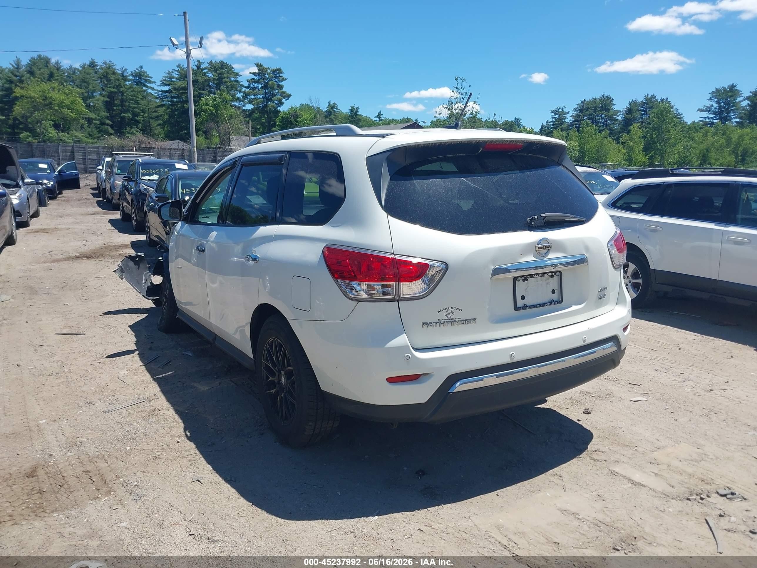 2016 Nissan Pathfinder Sv Белый vin: 5N1AR2MM0GC642385