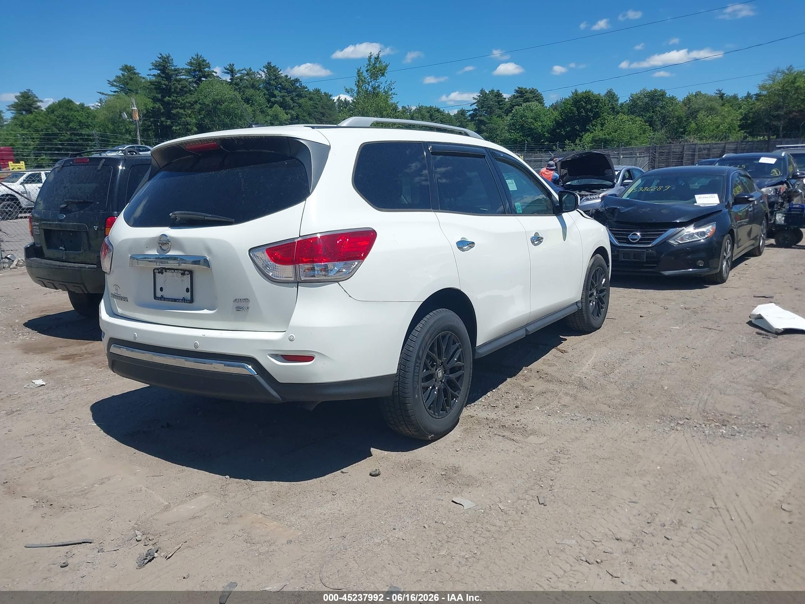 2016 Nissan Pathfinder Sv Белый vin: 5N1AR2MM0GC642385