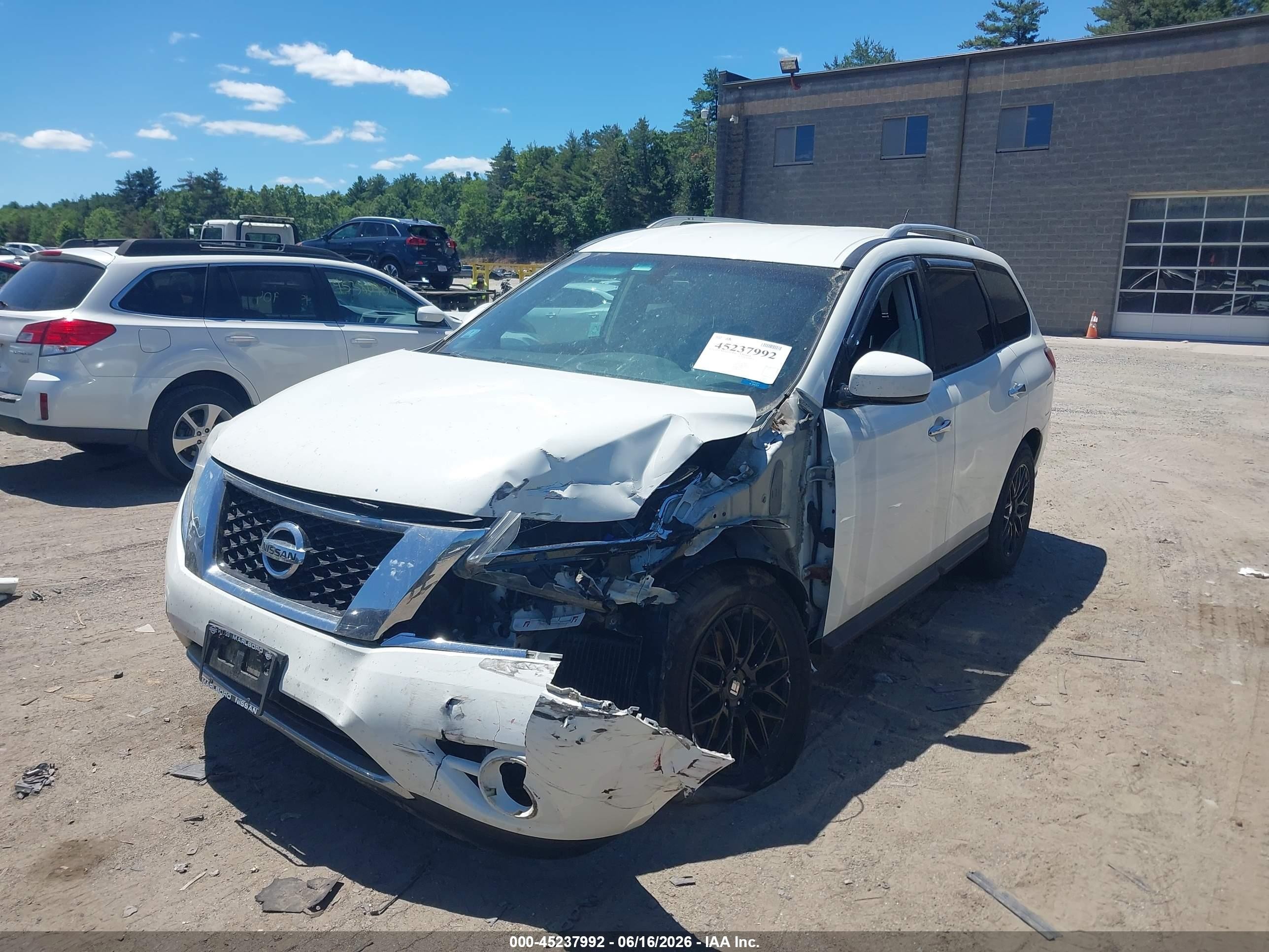 2016 Nissan Pathfinder Sv Белый vin: 5N1AR2MM0GC642385