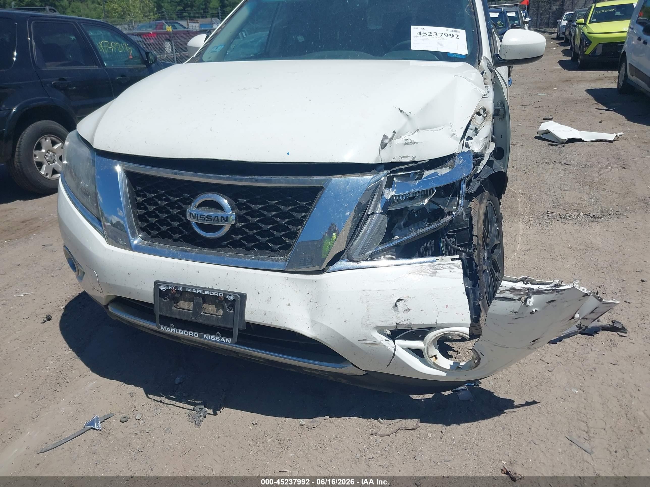 2016 Nissan Pathfinder Sv Белый vin: 5N1AR2MM0GC642385