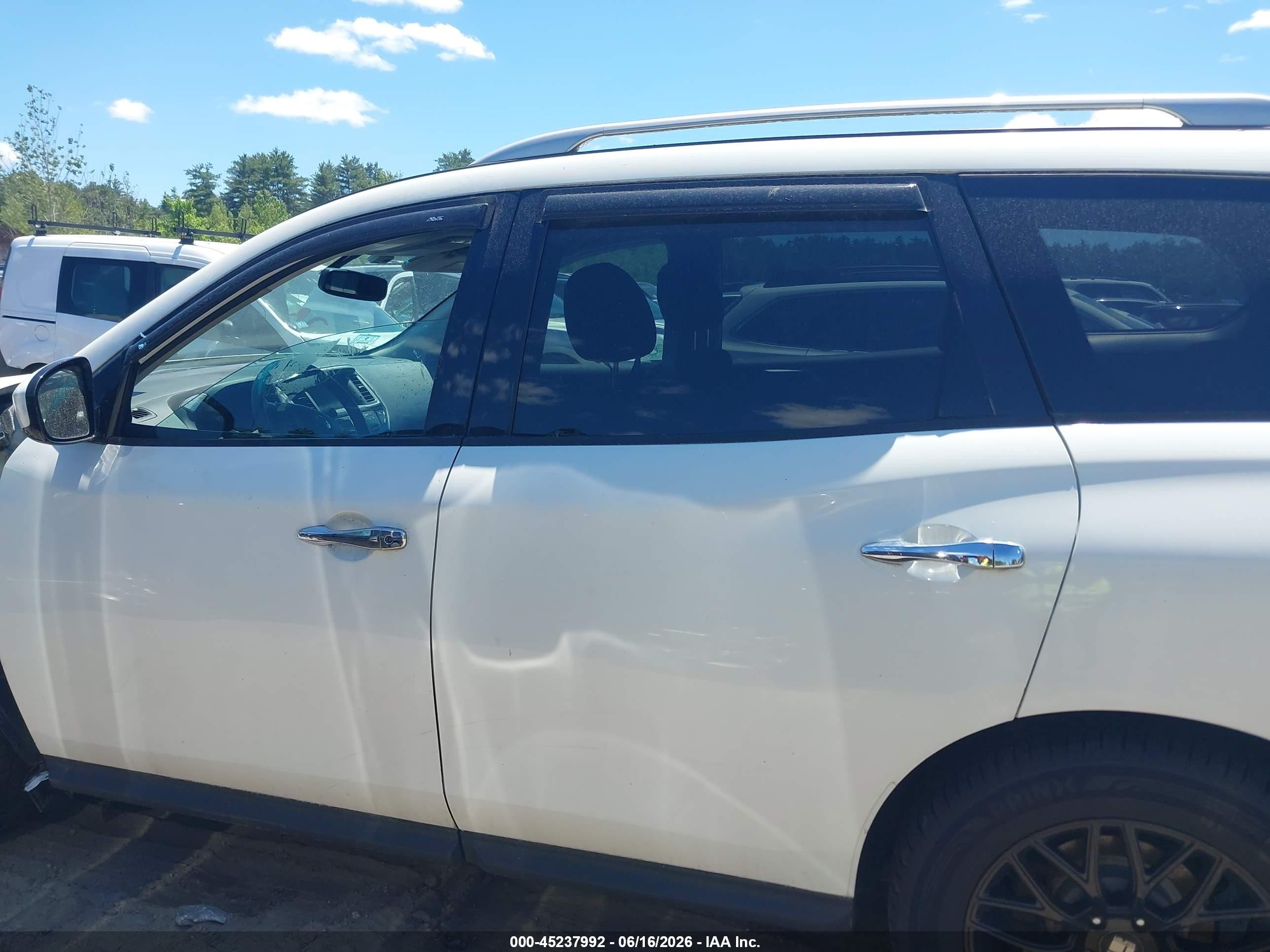2016 Nissan Pathfinder Sv Белый vin: 5N1AR2MM0GC642385