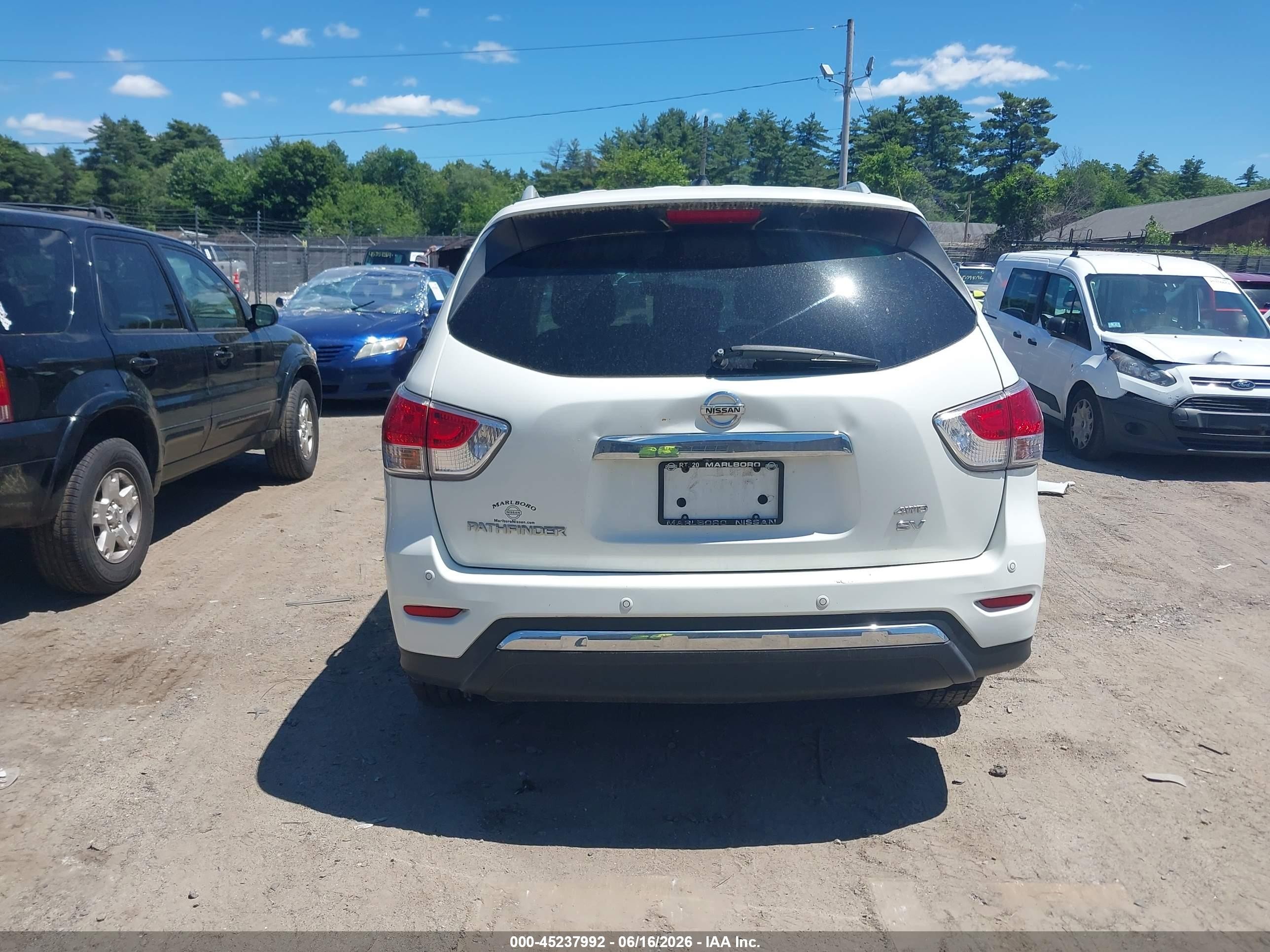 2016 Nissan Pathfinder Sv Белый vin: 5N1AR2MM0GC642385