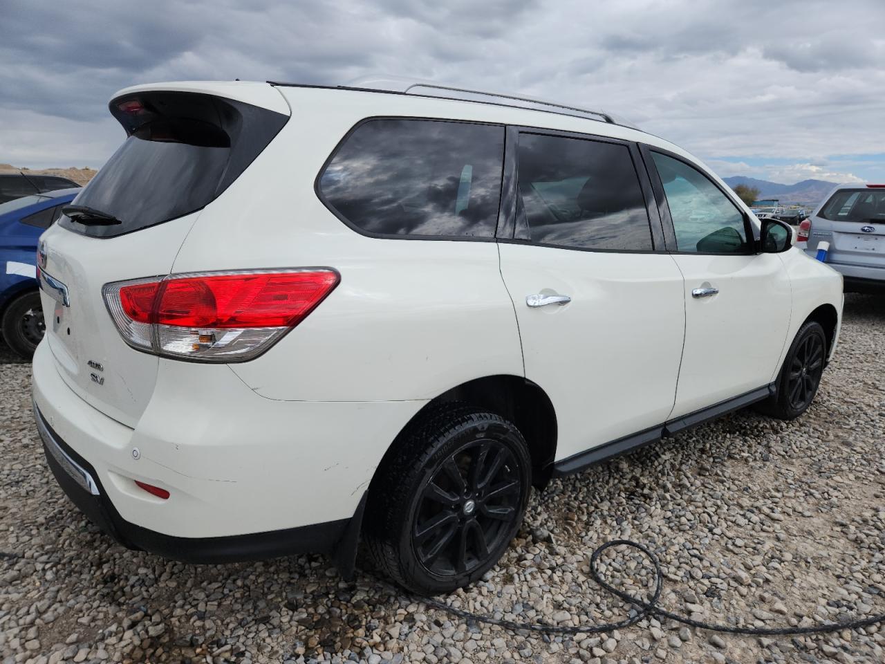 2013 Nissan Pathfinder S White vin: 5N1AR2MM1DC606667