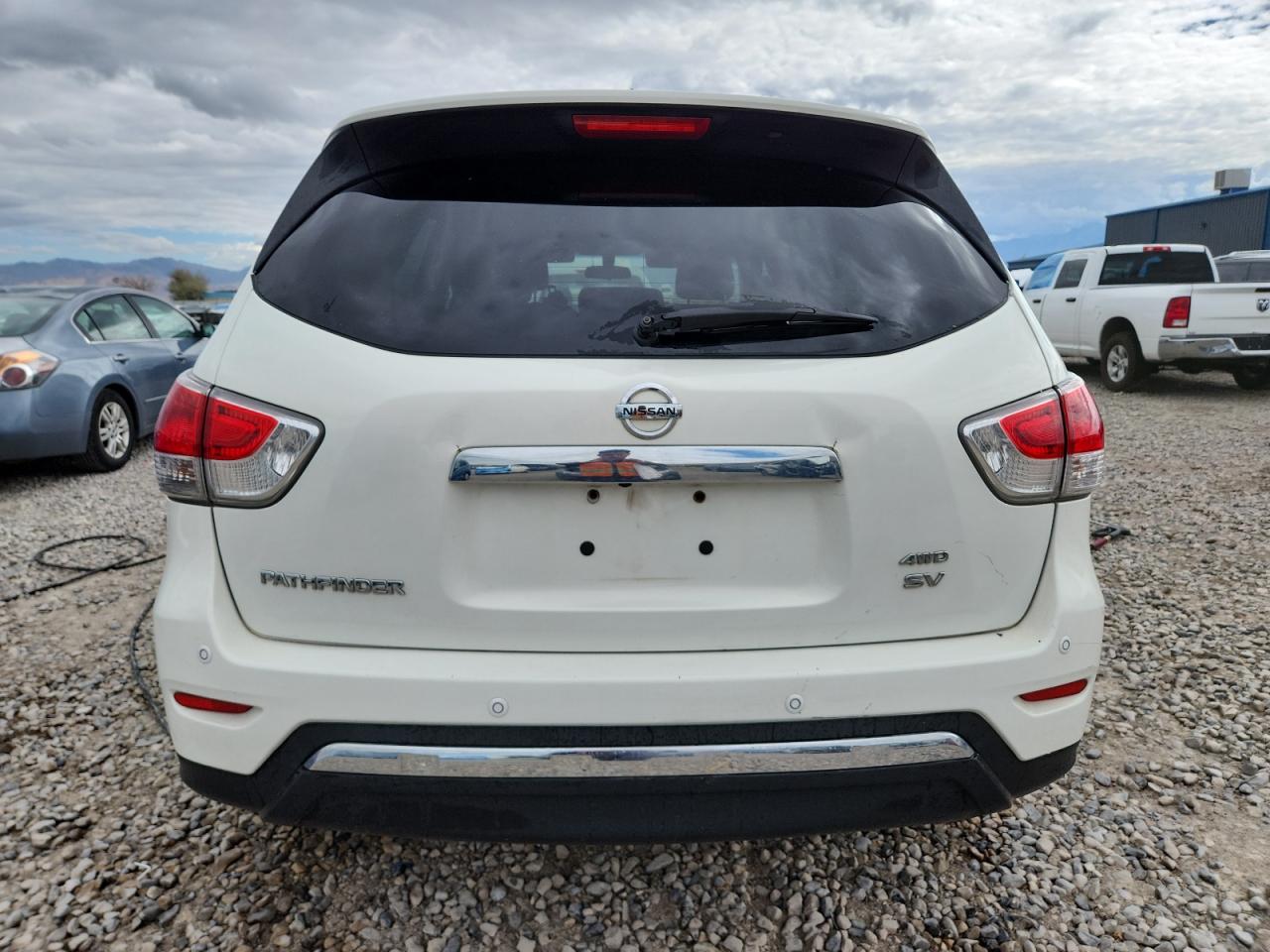 2013 Nissan Pathfinder S White vin: 5N1AR2MM1DC606667