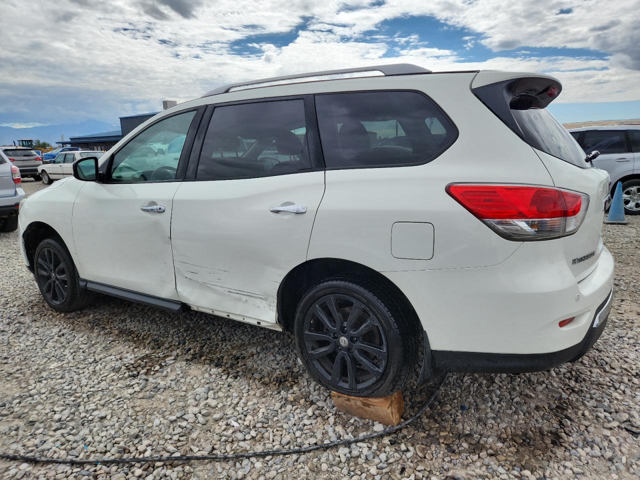 2013 Nissan Pathfinder S White vin: 5N1AR2MM1DC606667