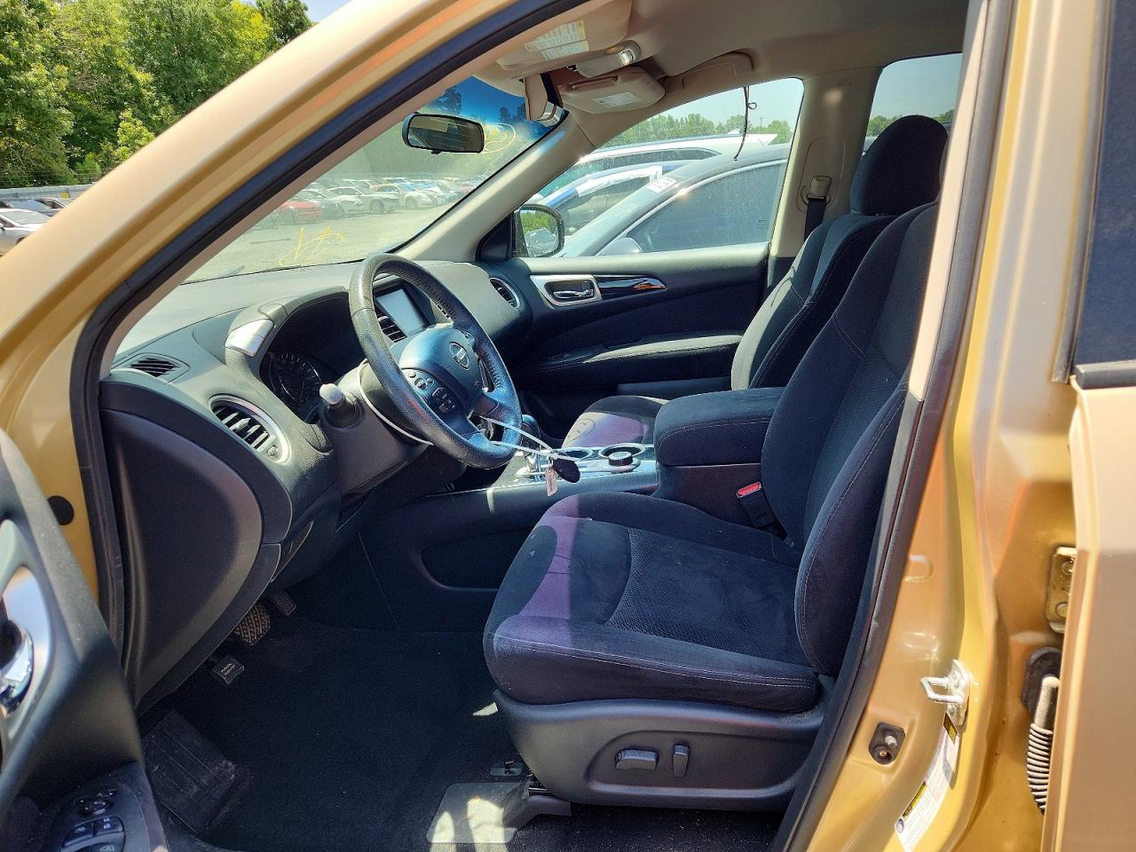 2013 Nissan Pathfinder S Cream vin: 5N1AR2MM1DC615286