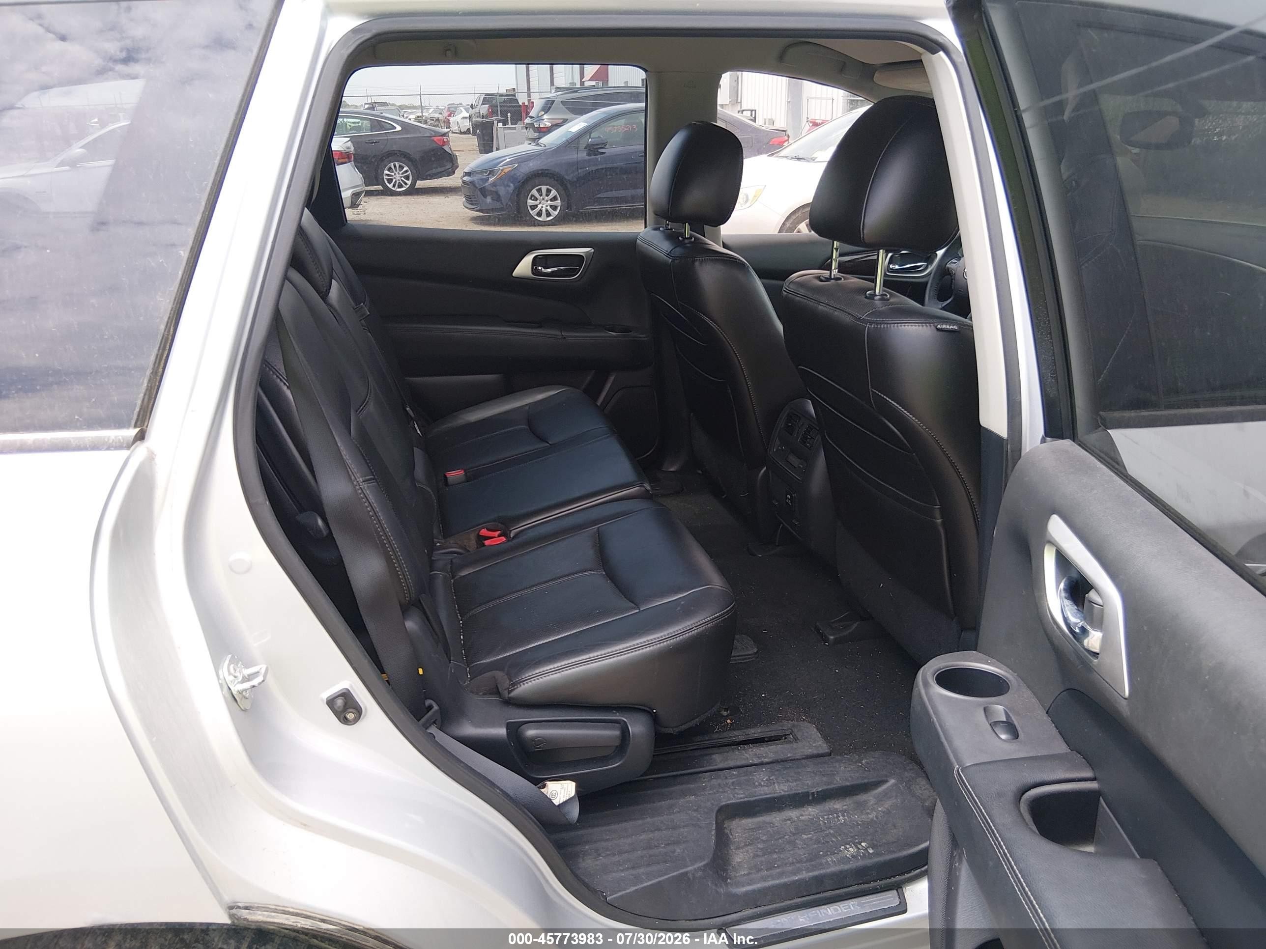 2013 Nissan Pathfinder Platinum Silver vin: 5N1AR2MM1DC616034