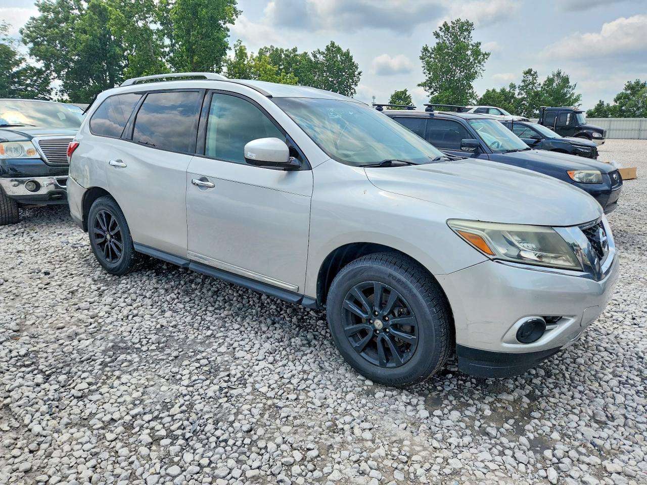 2013 Nissan Pathfinder S Серебряный vin: 5N1AR2MM1DC636851