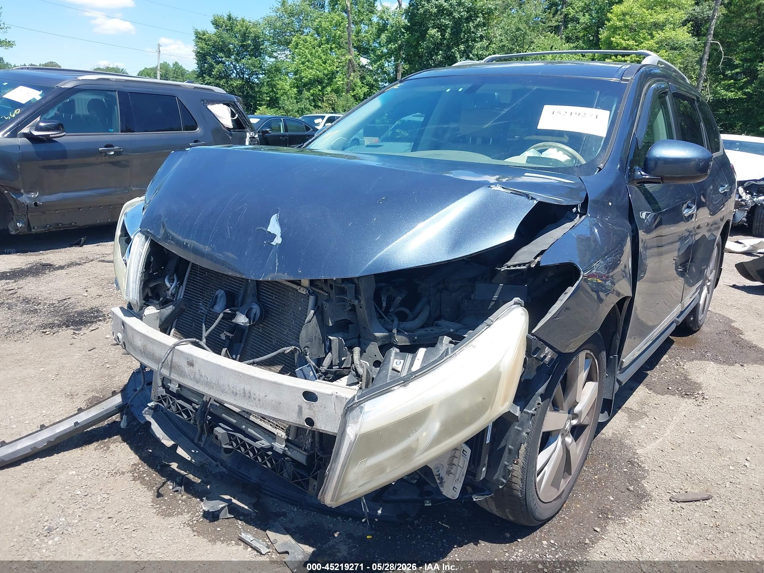 2013 Nissan Pathfinder Platinum Blue vin: 5N1AR2MM1DC642357