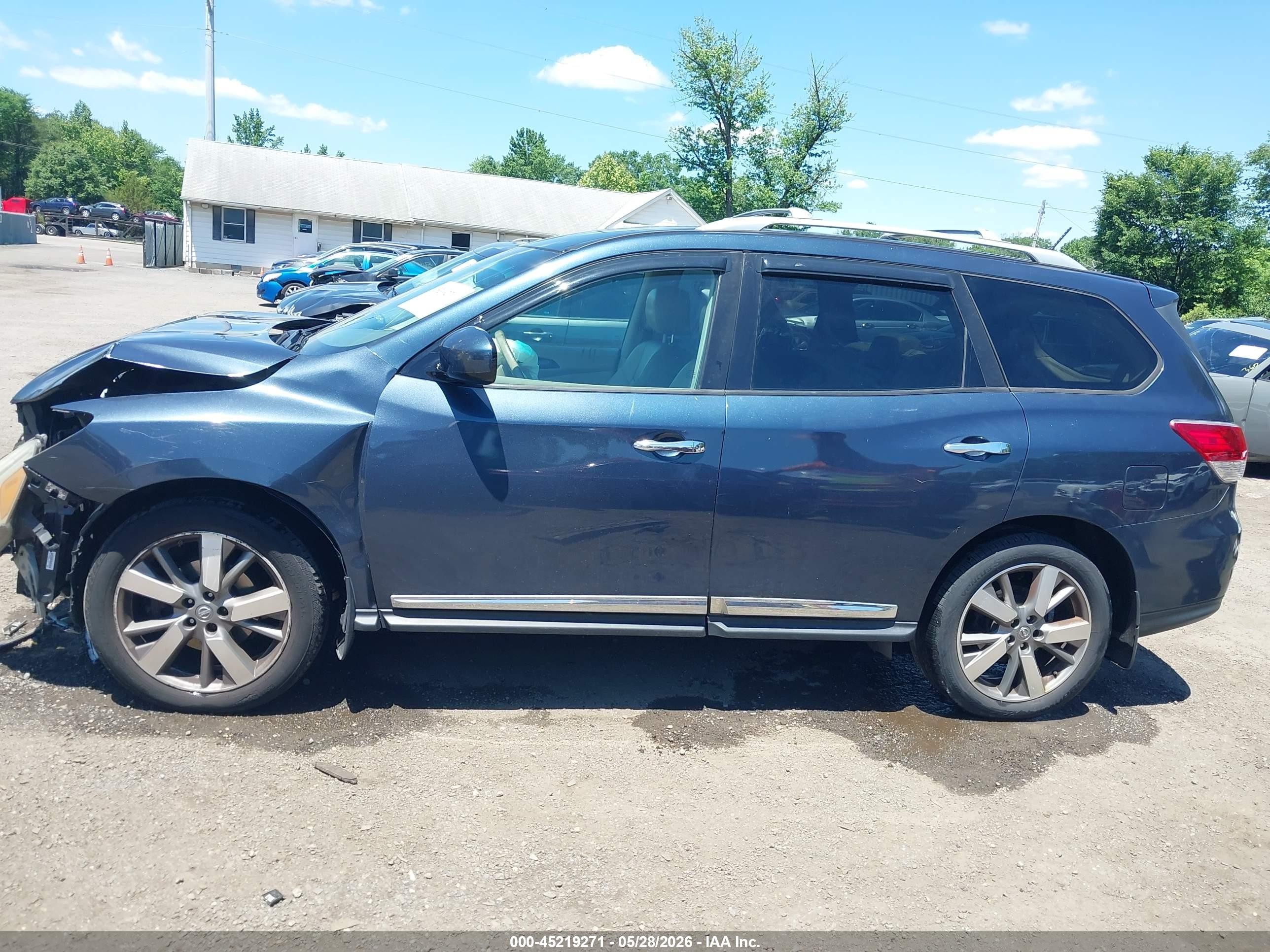2013 Nissan Pathfinder Platinum Blue vin: 5N1AR2MM1DC642357