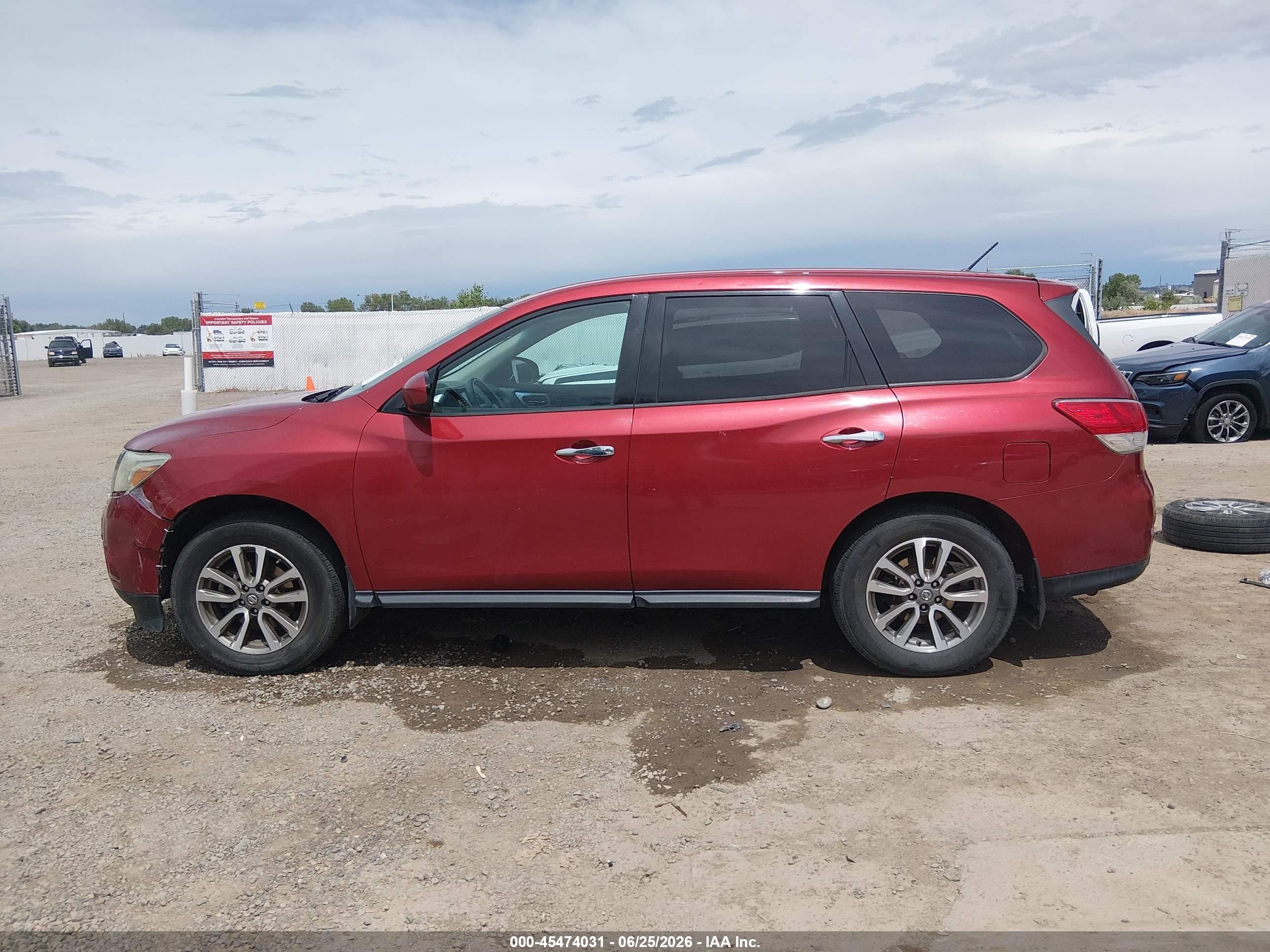 2013 Nissan Pathfinder S Red vin: 5N1AR2MM1DC670238