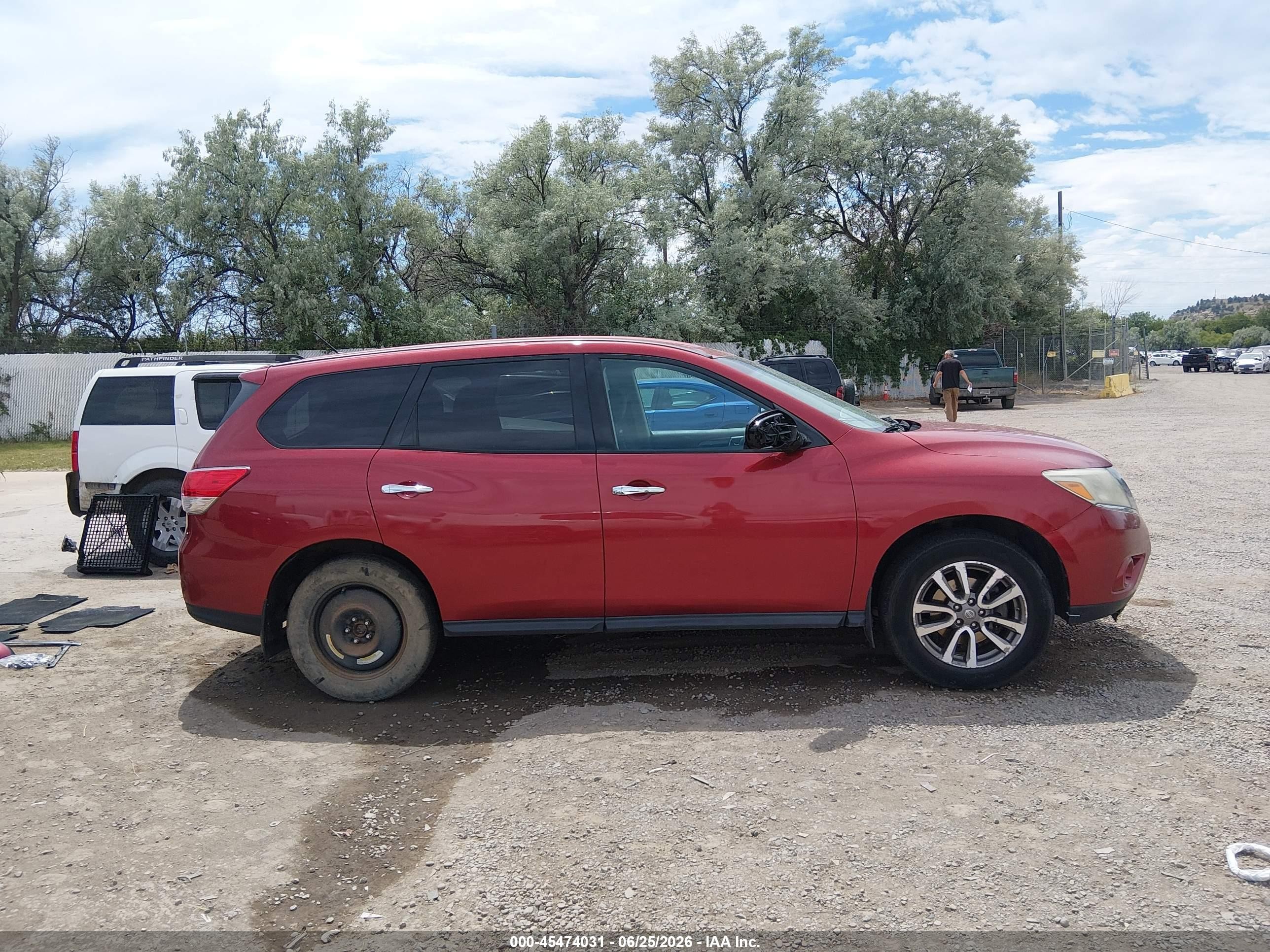 2013 Nissan Pathfinder S Red vin: 5N1AR2MM1DC670238