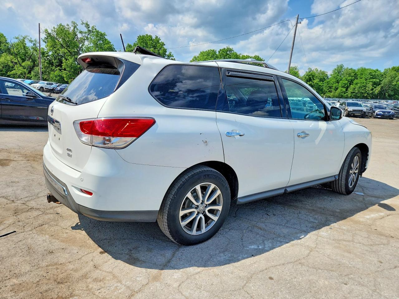 2014 Nissan Pathfinder Sv White vin: 5N1AR2MM1EC632168