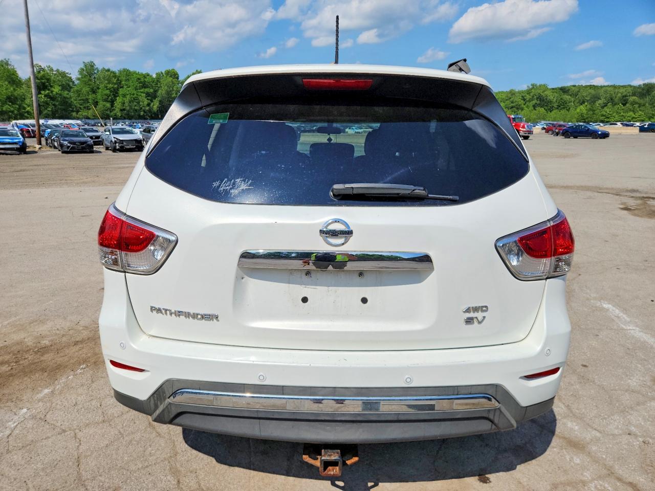 2014 Nissan Pathfinder Sv White vin: 5N1AR2MM1EC632168