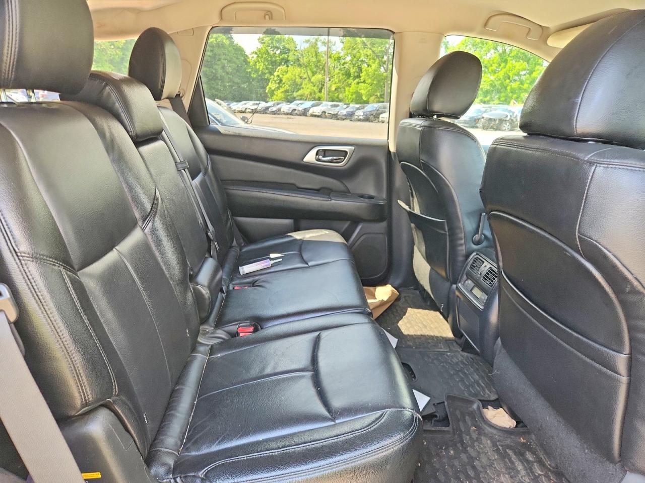 2014 Nissan Pathfinder Sv White vin: 5N1AR2MM1EC632168
