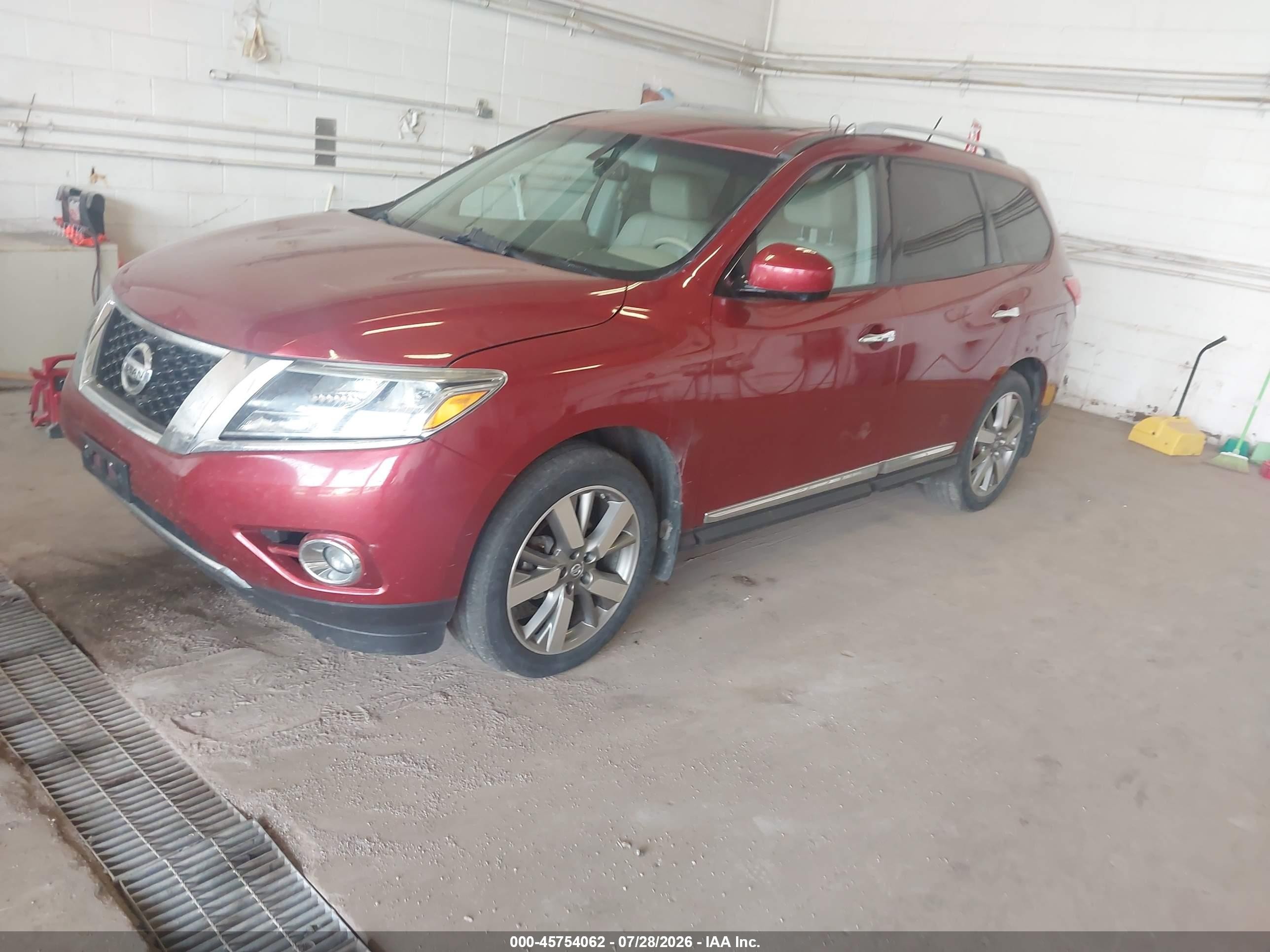 2014 Nissan Pathfinder Platinum Red vin: 5N1AR2MM1EC666322