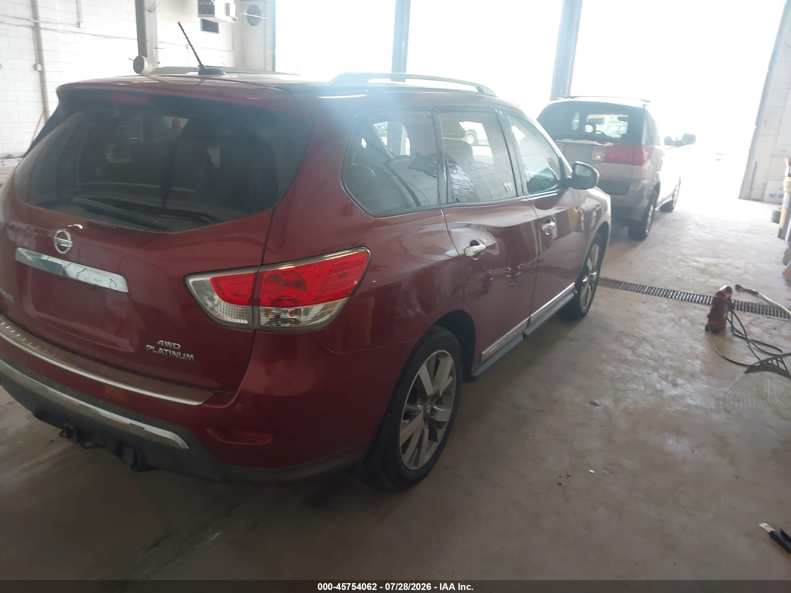 2014 Nissan Pathfinder Platinum Red vin: 5N1AR2MM1EC666322