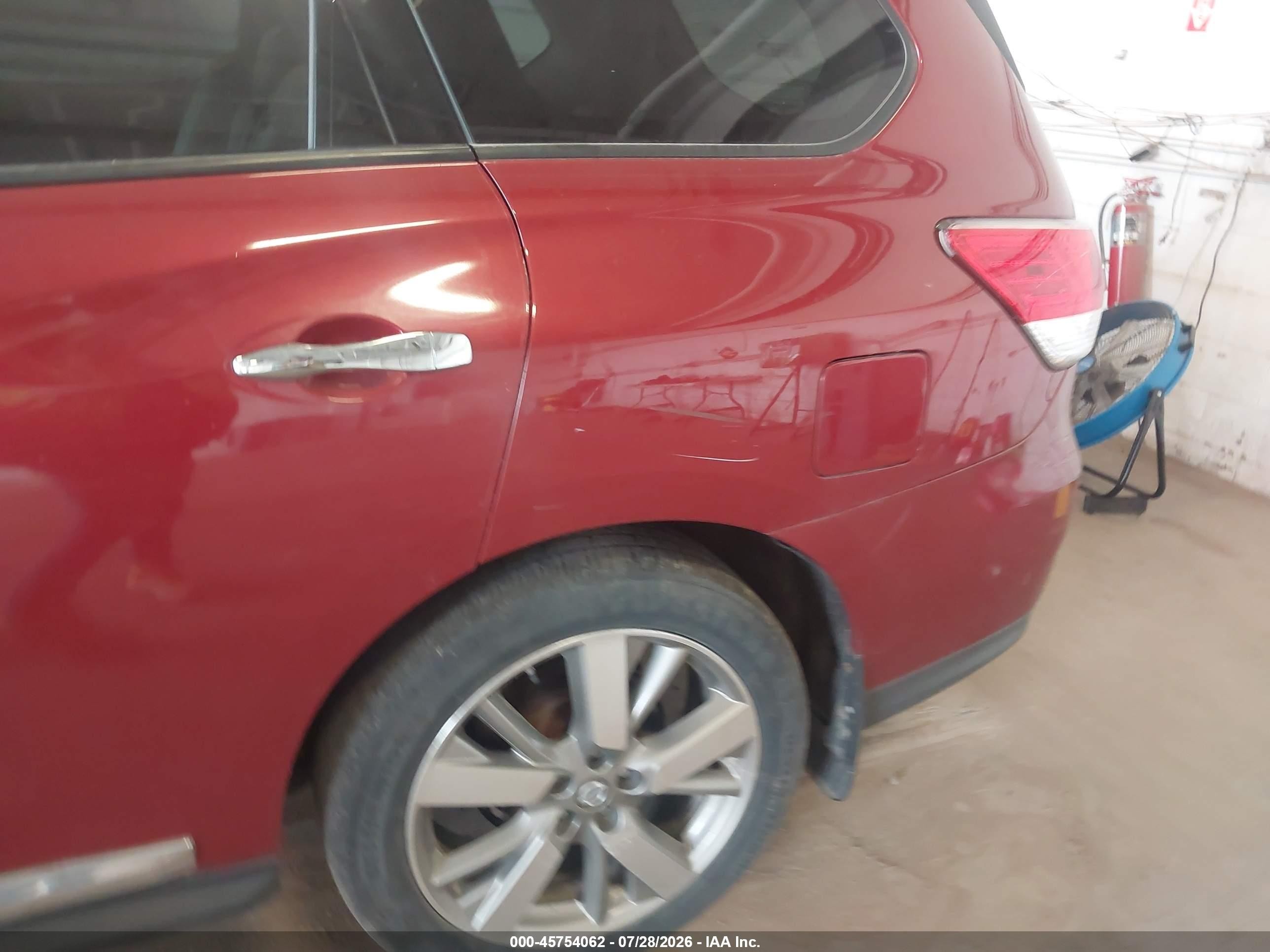 2014 Nissan Pathfinder Platinum Red vin: 5N1AR2MM1EC666322