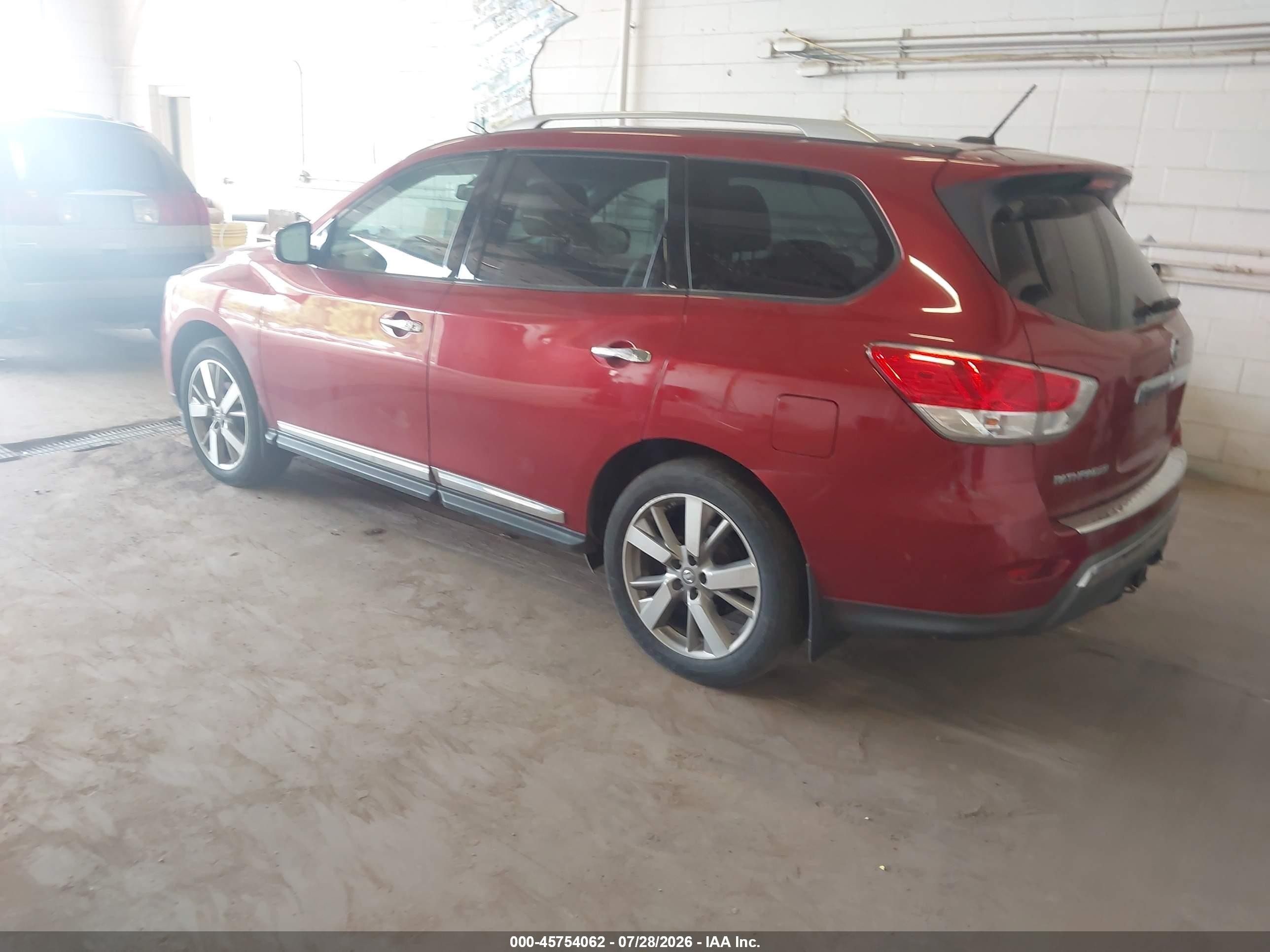 2014 Nissan Pathfinder Platinum Red vin: 5N1AR2MM1EC666322