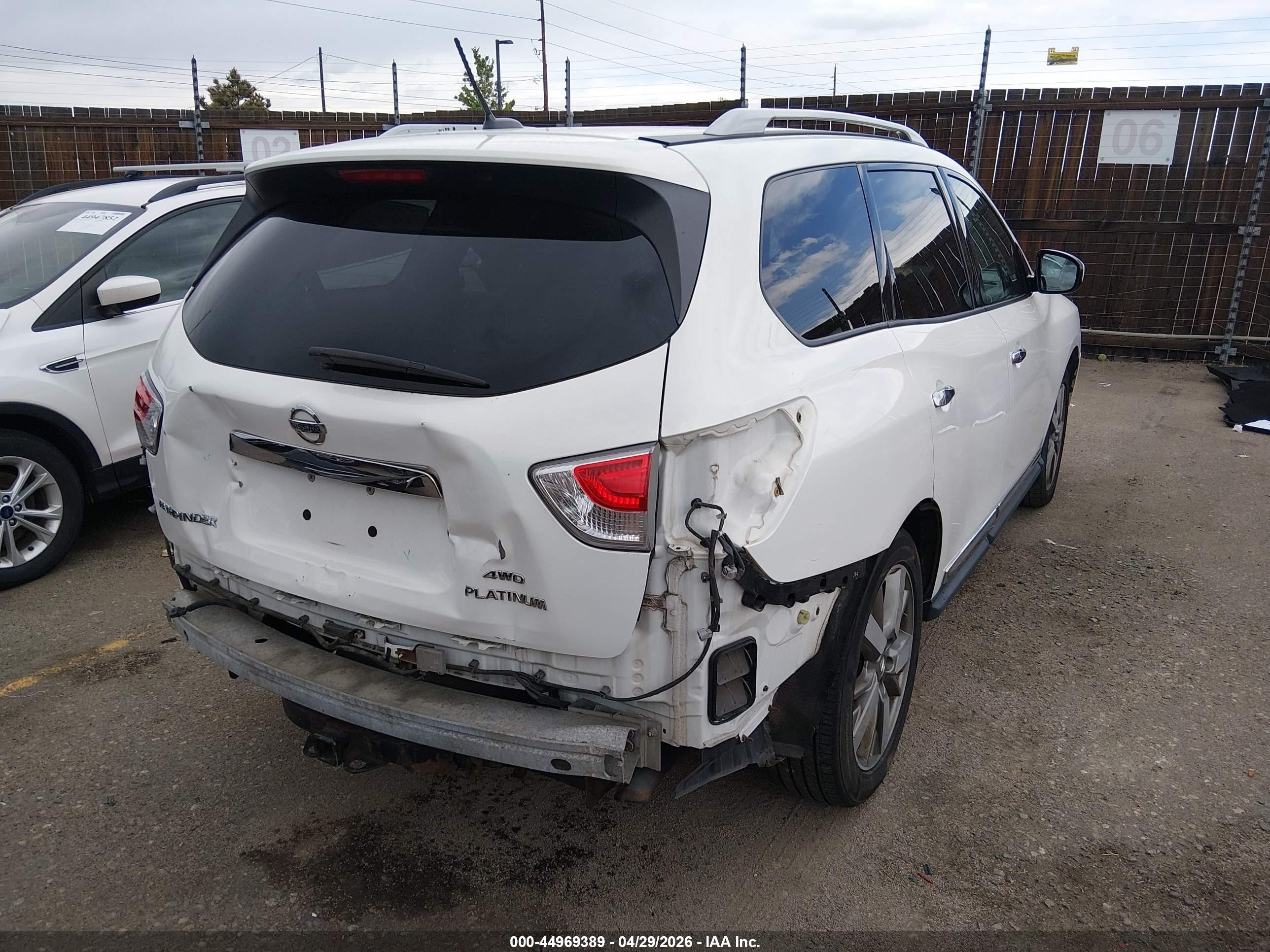 2014 Nissan Pathfinder Platinum White vin: 5N1AR2MM1EC670242