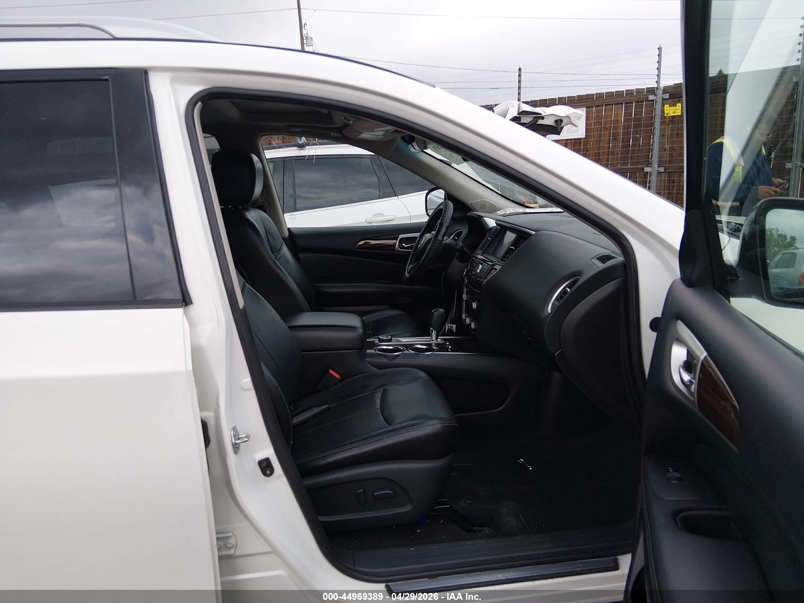 2014 Nissan Pathfinder Platinum White vin: 5N1AR2MM1EC670242