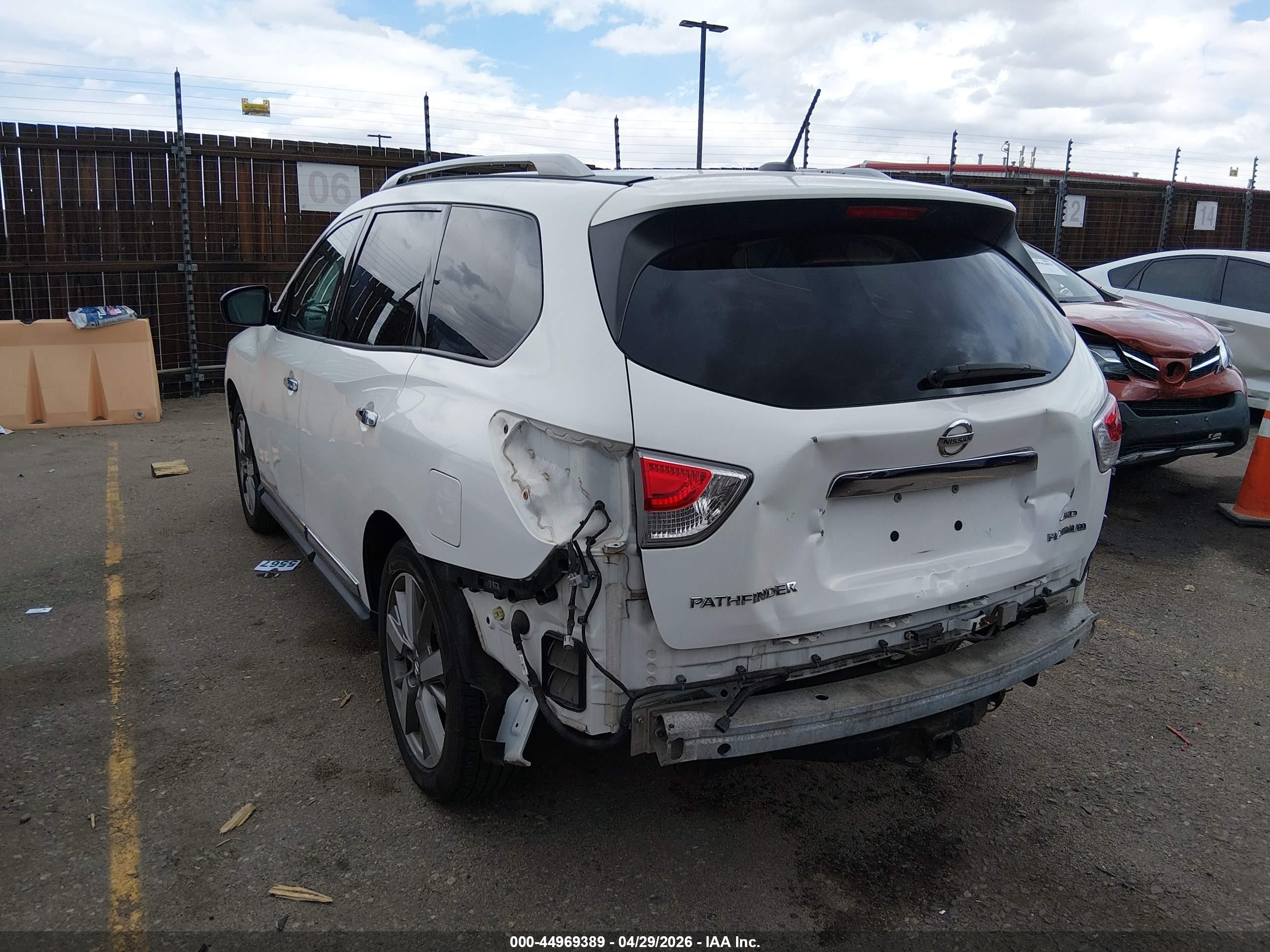 2014 Nissan Pathfinder Platinum White vin: 5N1AR2MM1EC670242