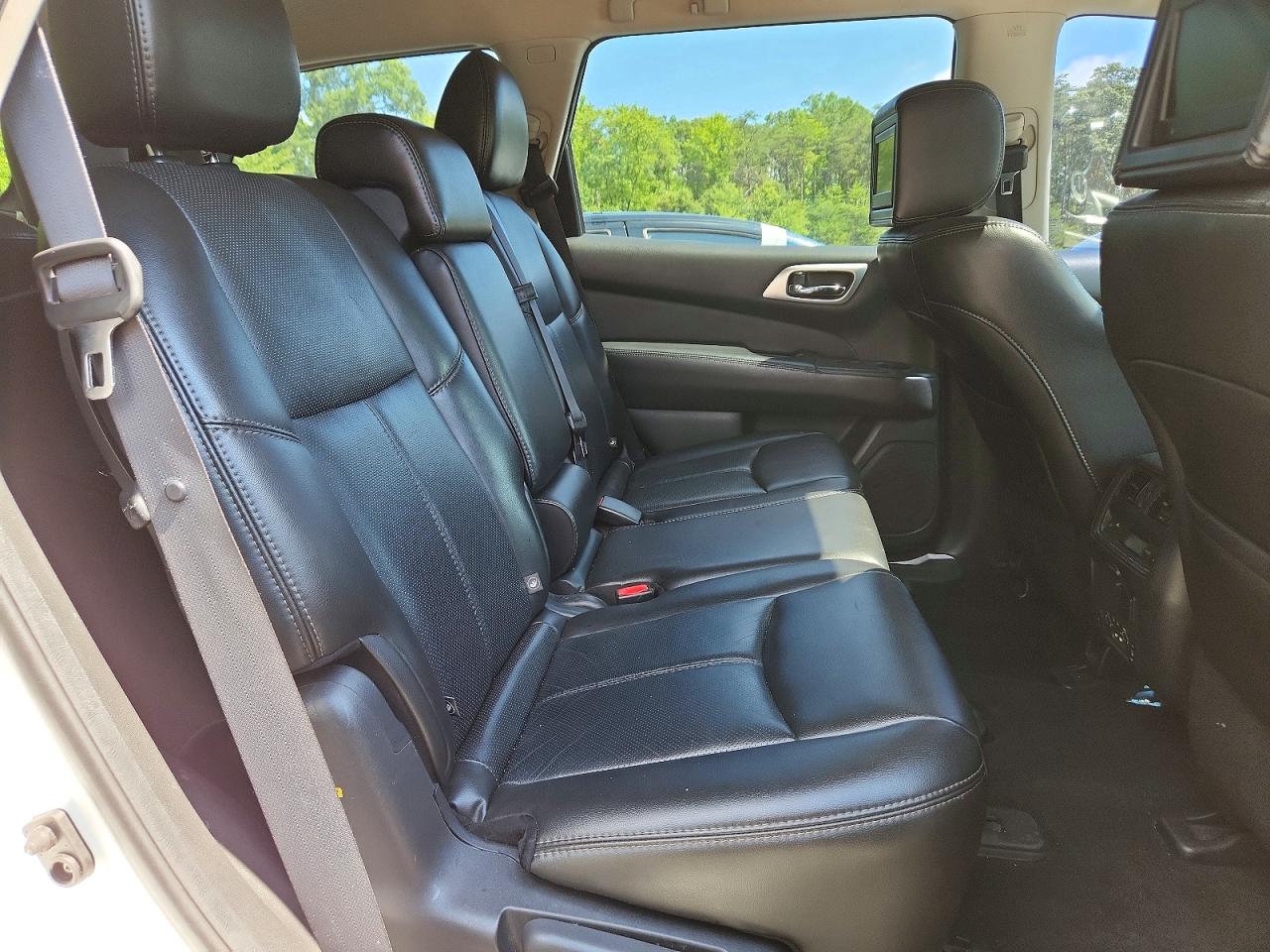 2014 Nissan Pathfinder S White vin: 5N1AR2MM1EC687333