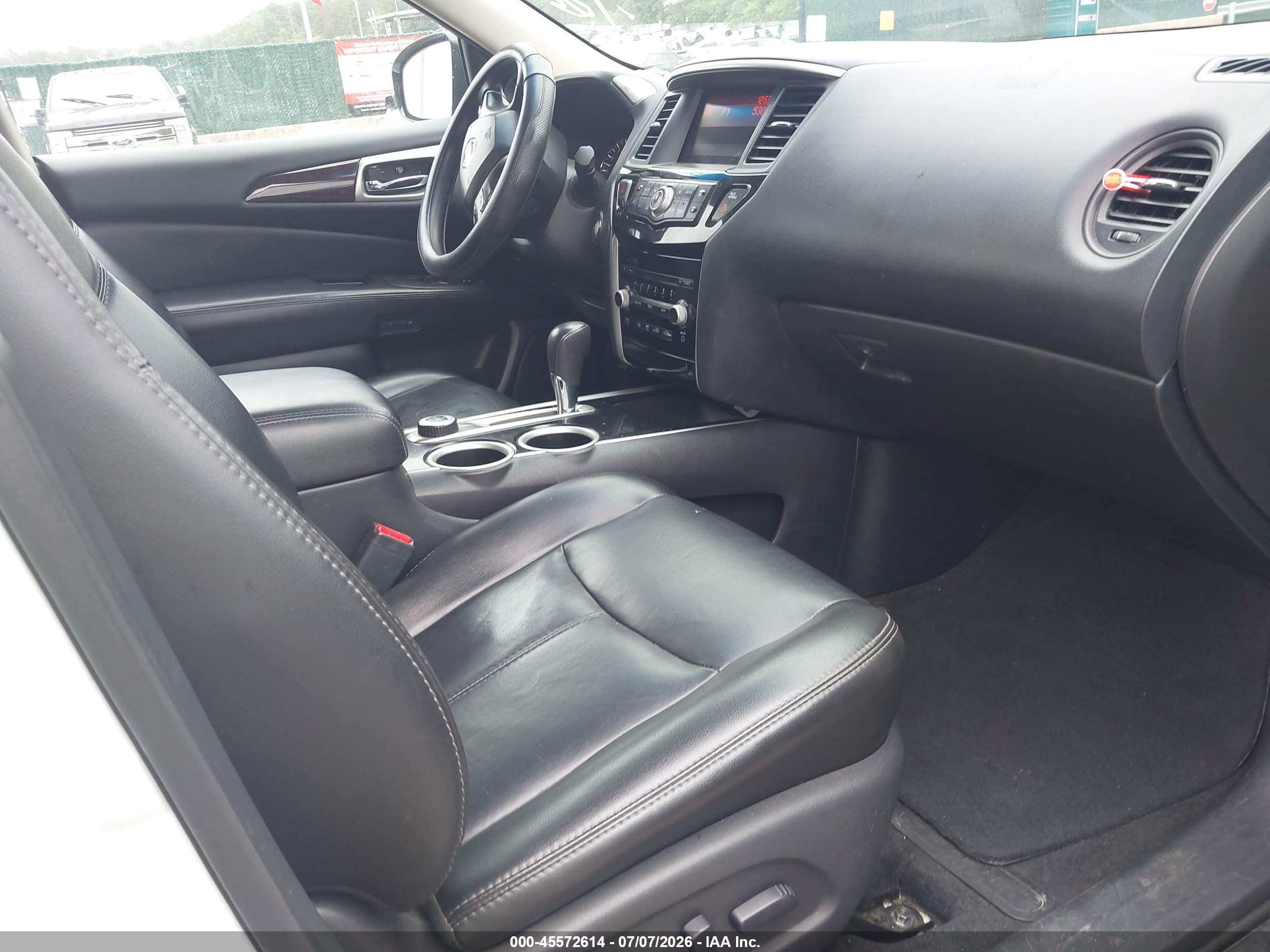 2014 Nissan Pathfinder S White vin: 5N1AR2MM1EC714952