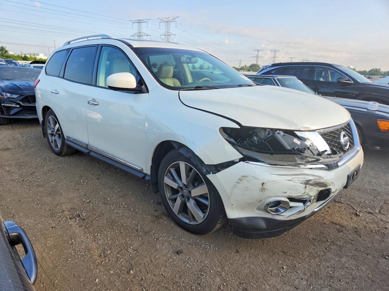 2015 Nissan Pathfinder S White vin: 5N1AR2MM1FC643673