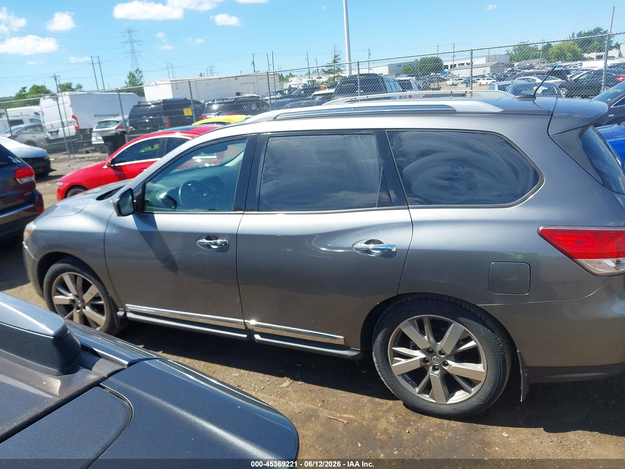 2015 Nissan Pathfinder Platinum Gray vin: 5N1AR2MM1FC668315