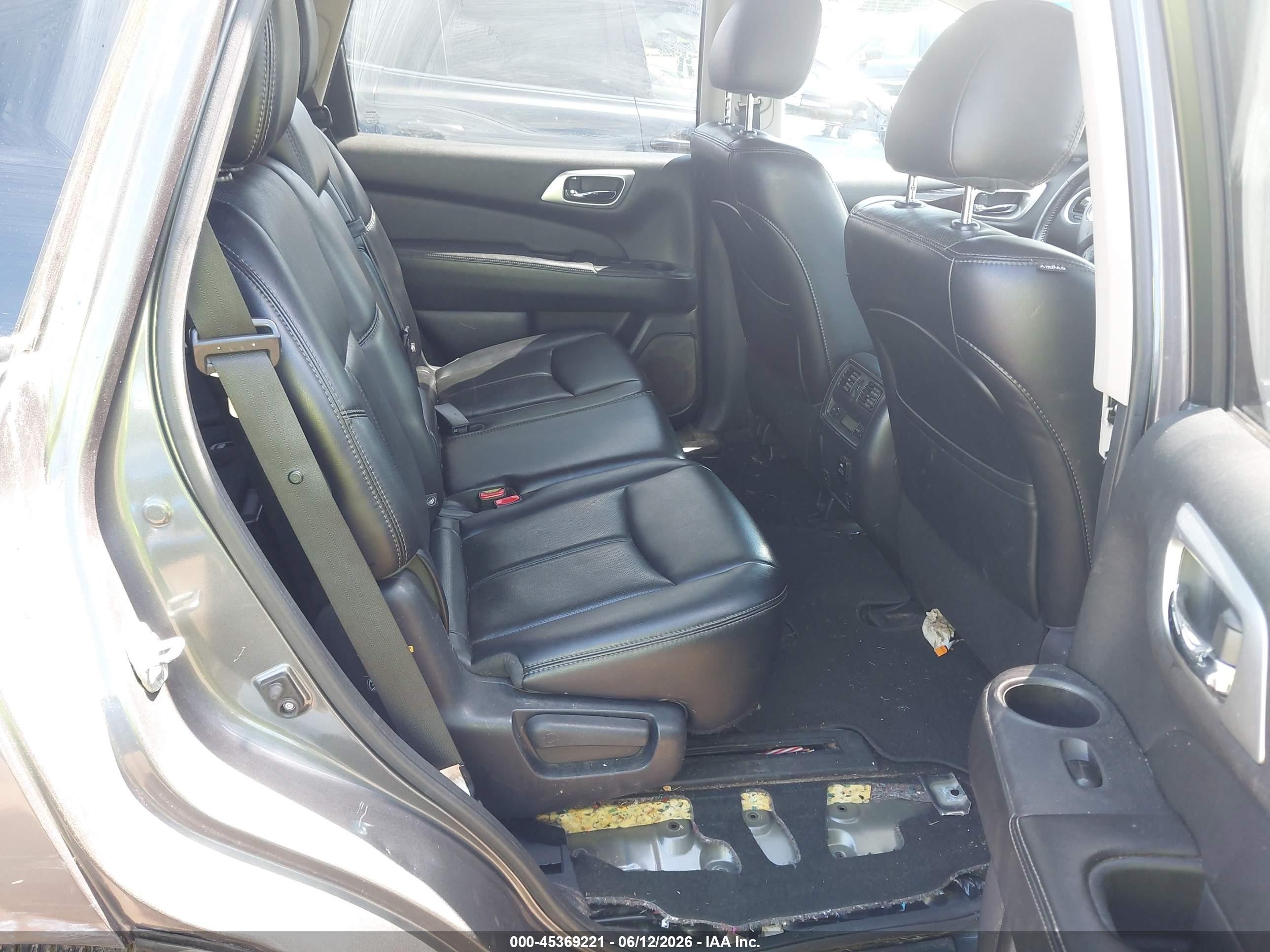 2015 Nissan Pathfinder Platinum Gray vin: 5N1AR2MM1FC668315