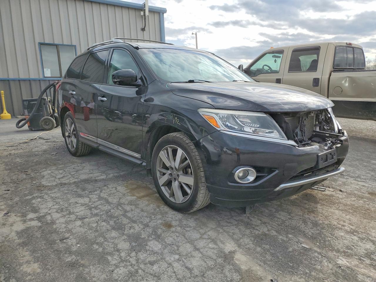 2016 Nissan Pathfinder Platinum Black vin: 5N1AR2MM1GC600341