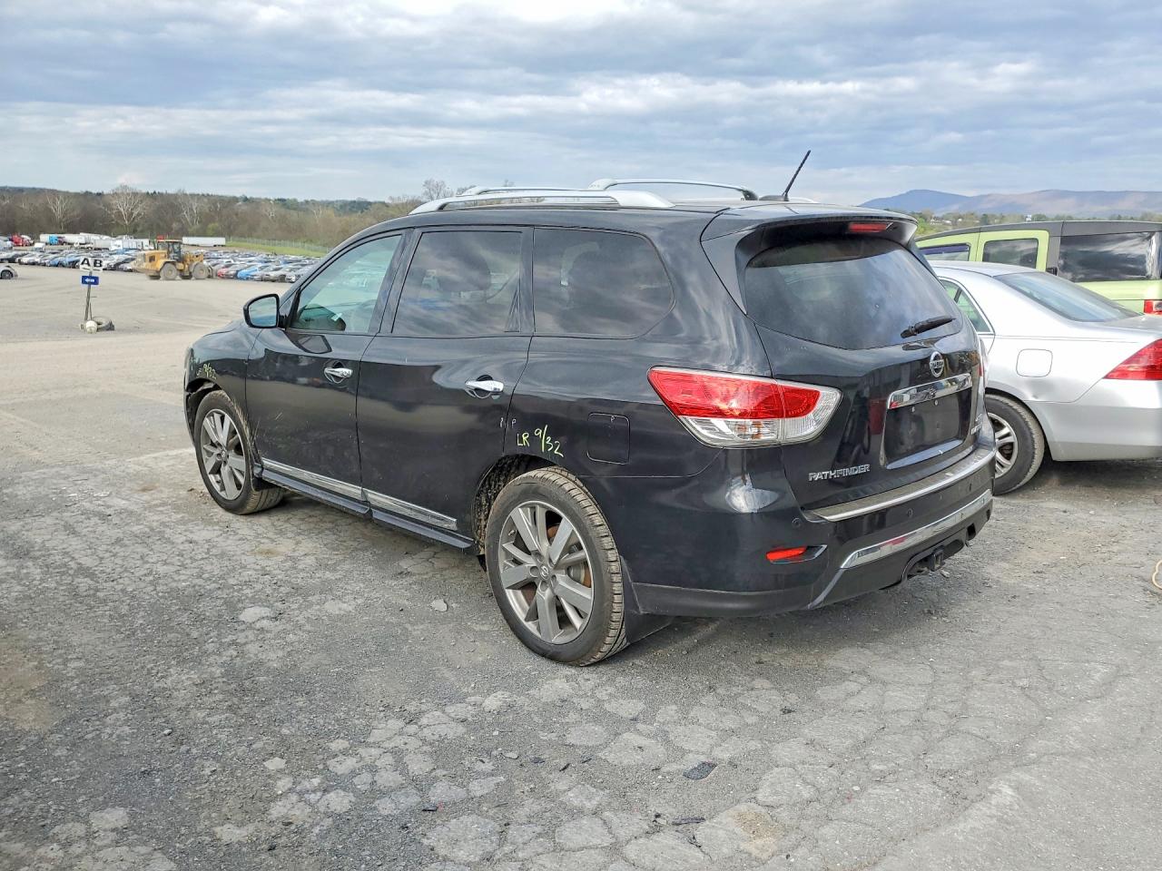 2016 Nissan Pathfinder Platinum Black vin: 5N1AR2MM1GC600341