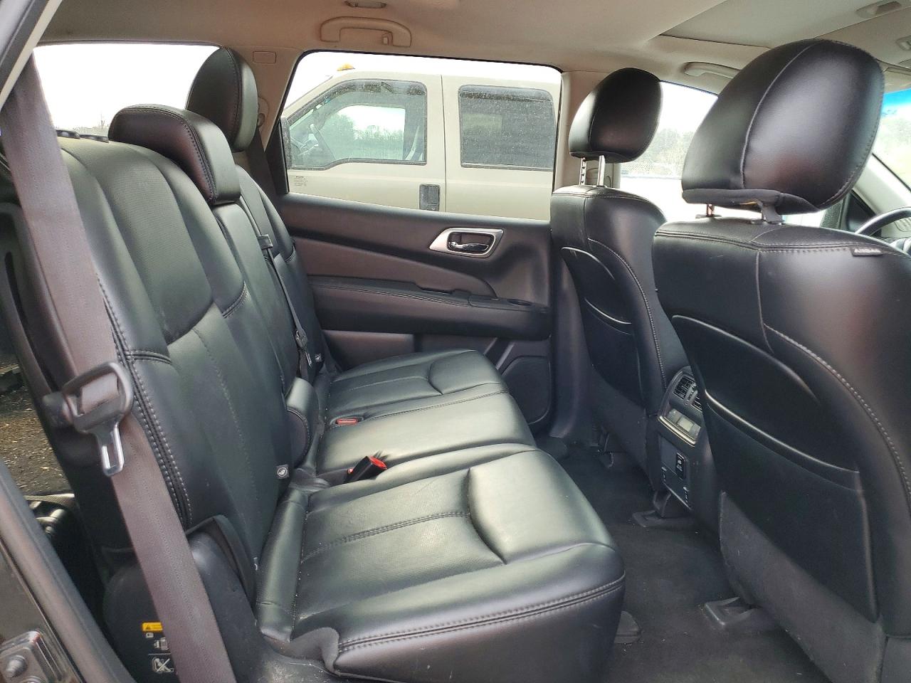 2016 Nissan Pathfinder Platinum Black vin: 5N1AR2MM1GC600341