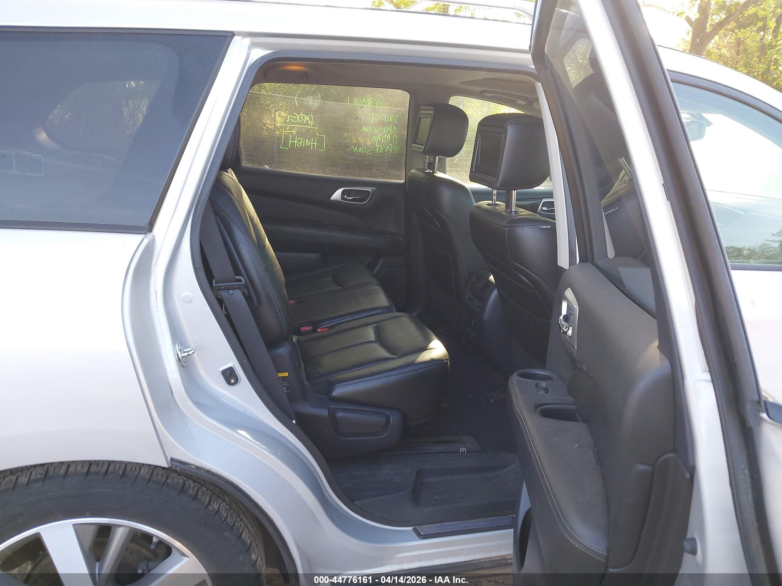 2013 Nissan Pathfinder Platinum Gray vin: 5N1AR2MM2DC605141