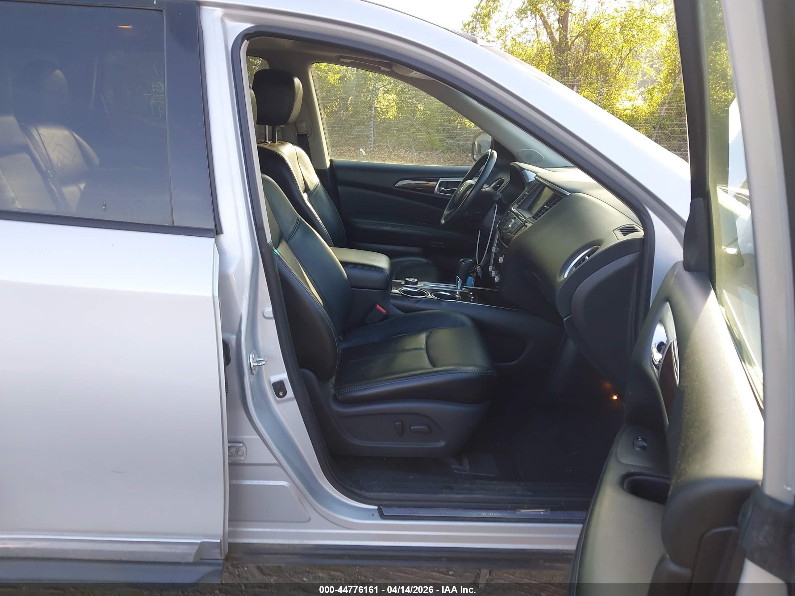 2013 Nissan Pathfinder Platinum Gray vin: 5N1AR2MM2DC605141