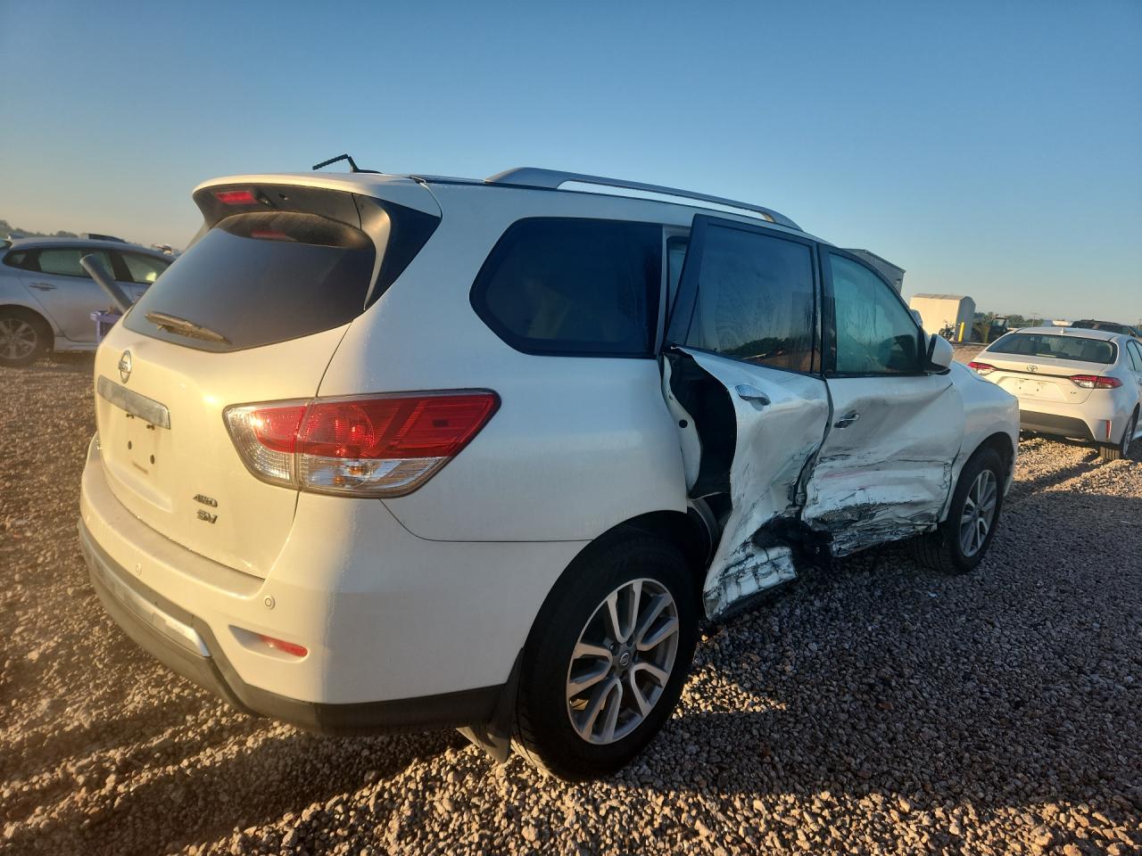 2013 Nissan Pathfinder S White vin: 5N1AR2MM2DC605821